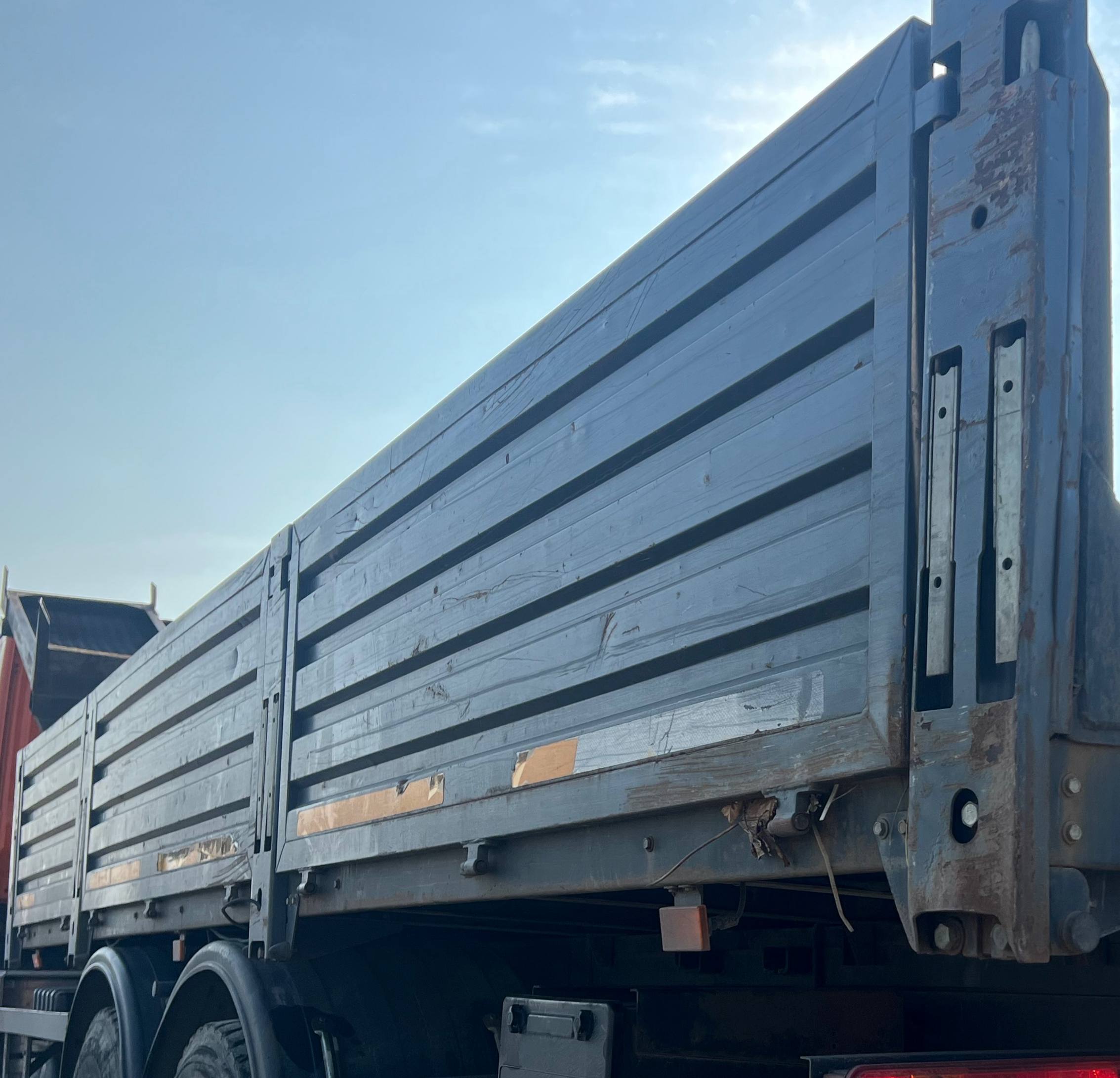 КАРВИНГ 3370* на шасси HONGYAN CQ3346 6x4 Бортовой с КМУ 2023 г. - фото 6