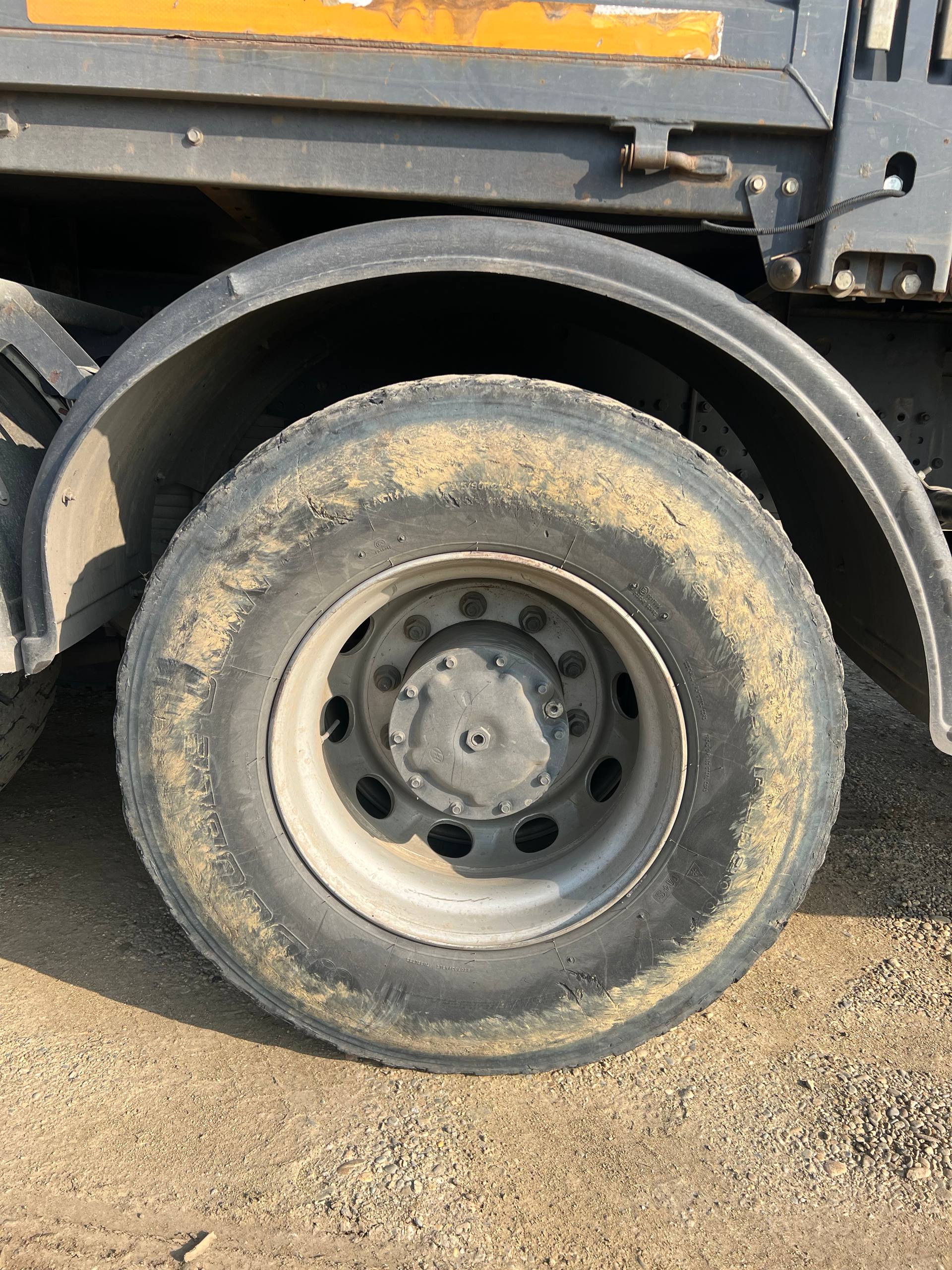 КАРВИНГ 3370* на шасси HONGYAN CQ3346 6x4 Бортовой с КМУ 2023 г. - фото 12