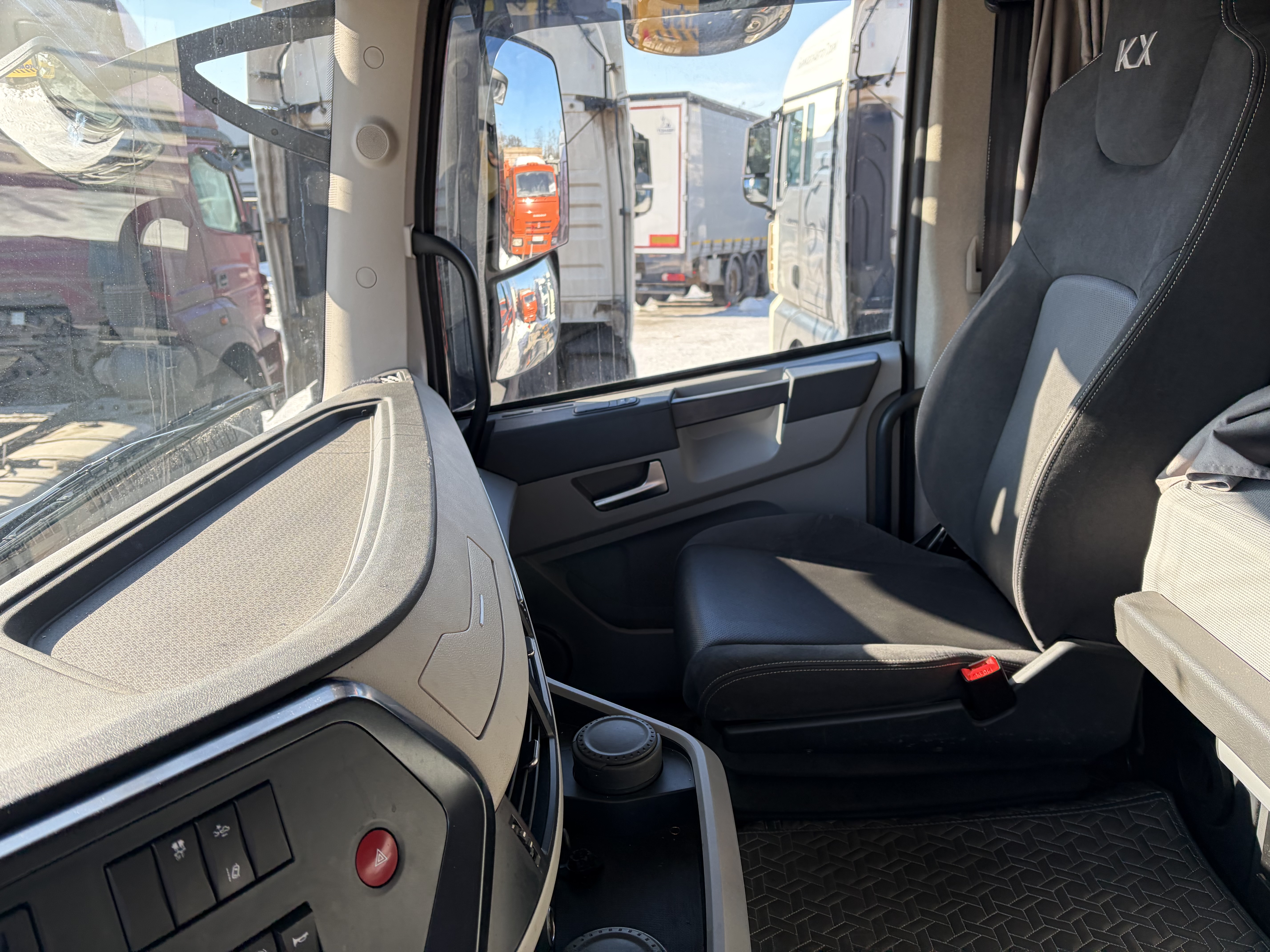 DongFeng KX 4x2 Седельный тягач 2023 г. - фото 8