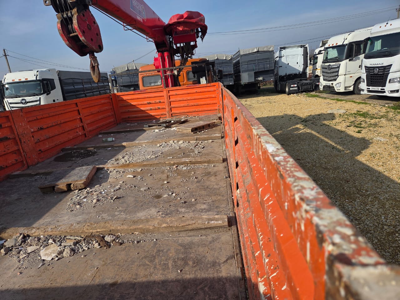 Кран центр "КАМАЗ" 6590* на шасси КамАЗ 65115 6x4 Бортовой с КМУ 2022 г. - фото 12