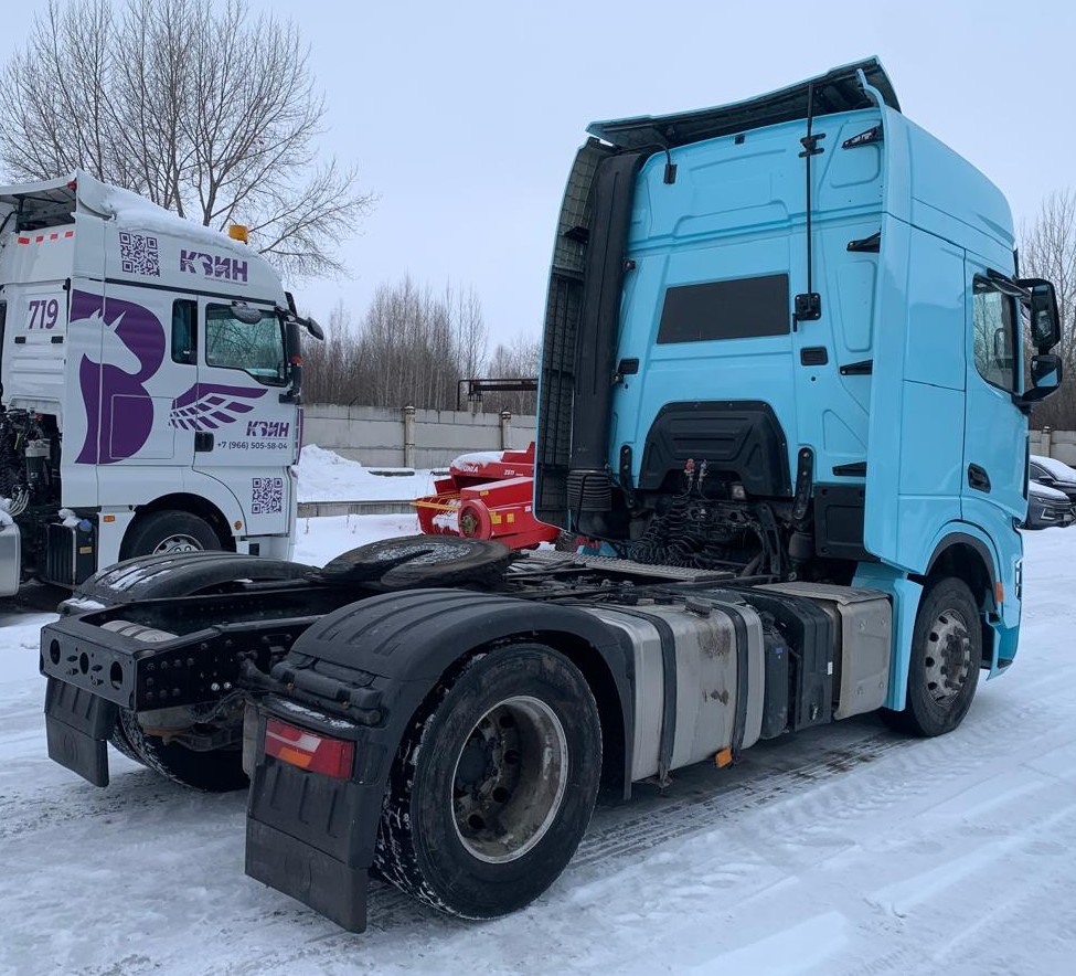 Shacman (Shaanxi) SX* 4x2 Седельный тягач 2023 г. - фото 6