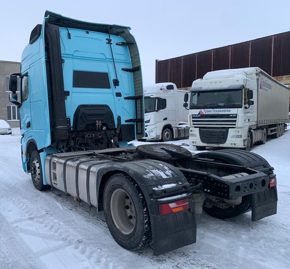 Shacman (Shaanxi) SX* 4x2 Седельный тягач 2023 г. - фото 7