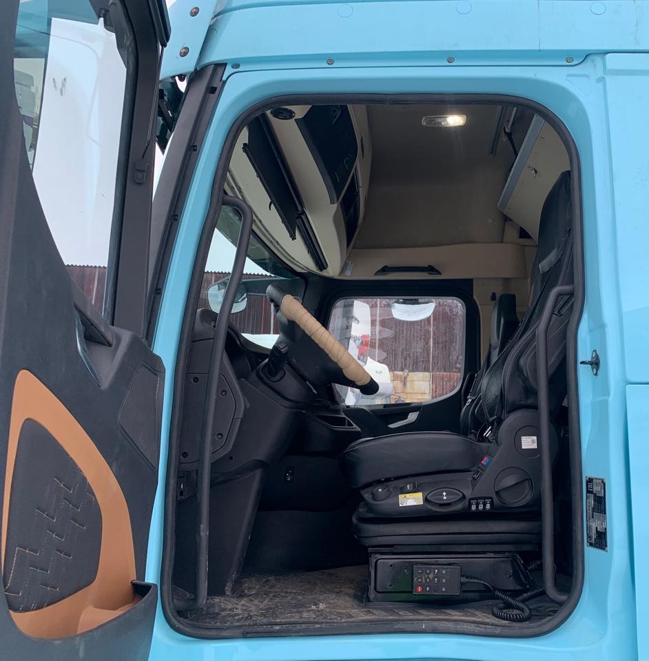 Shacman (Shaanxi) SX* 4x2 Седельный тягач 2023 г. - фото 11