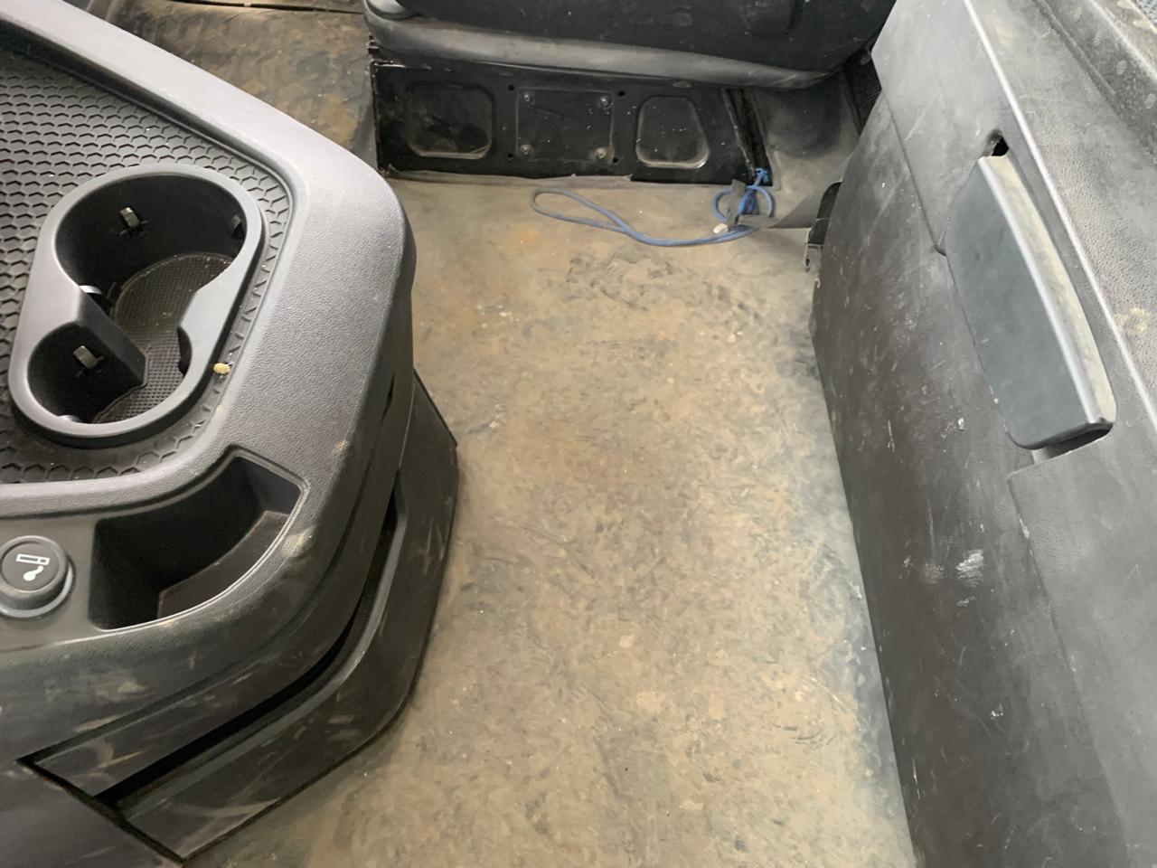 Shacman (Shaanxi) SX* 4x2 Седельный тягач 2023 г. - фото 18