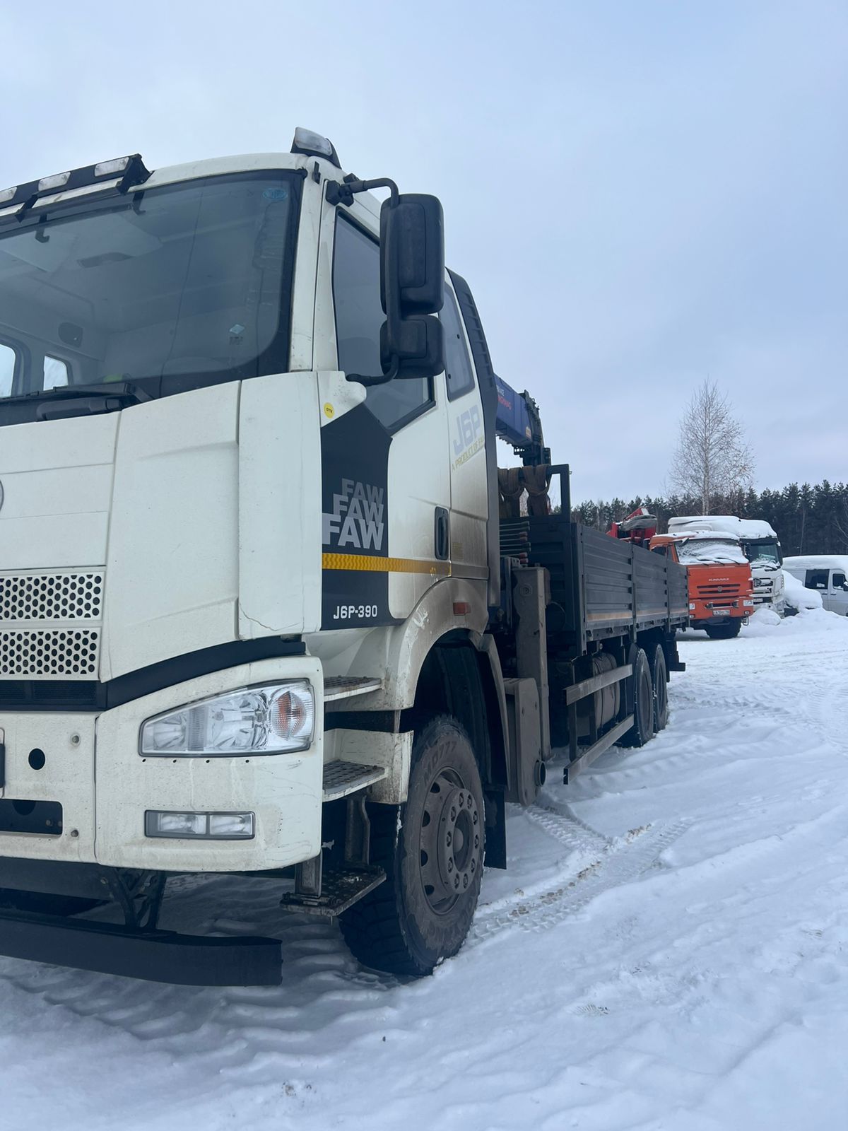 Строительные подъемные машины (СПМ) 7327* на шасси FAW CA 3250 6x4 Бортовой с КМУ 2023 г. - фото 3