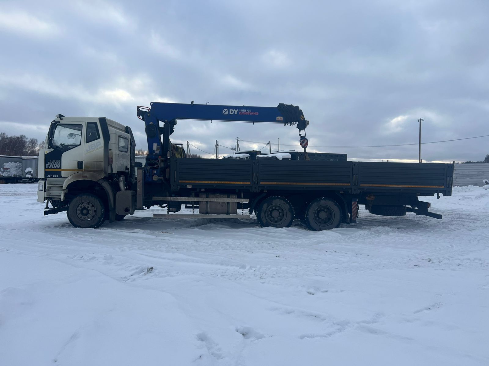 Строительные подъемные машины (СПМ) 7327* на шасси FAW CA 3250 6x4 Бортовой с КМУ 2023 г. - фото 6