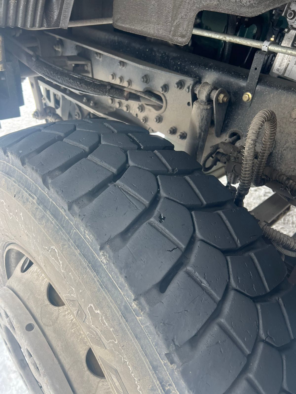 Строительные подъемные машины (СПМ) 7327* на шасси FAW CA 3250 6x4 Бортовой с КМУ 2023 г. - фото 12