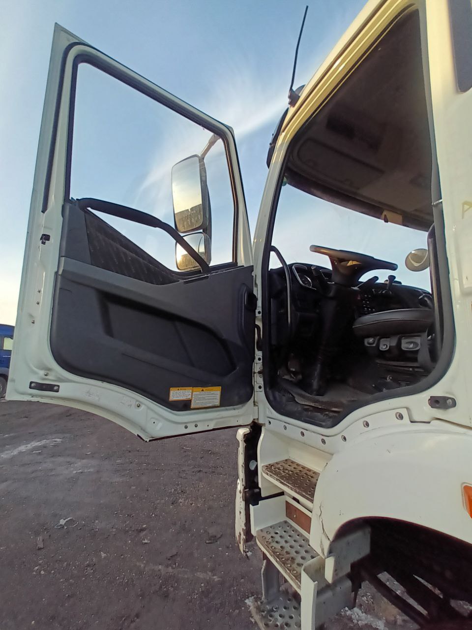 FAW J6 6x4 Мультилифт 2023 г. - фото 6