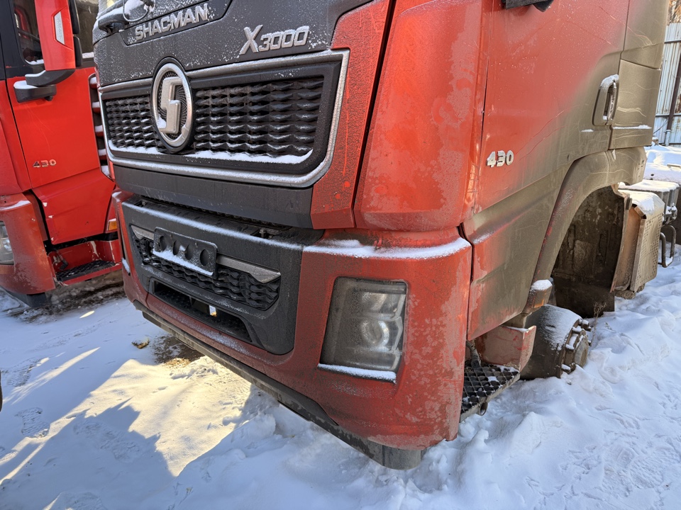 Shacman (Shaanxi) SX* 6x6 Седельный тягач 2023 г. - фото 9