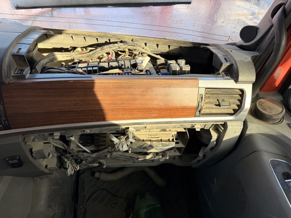 Shacman (Shaanxi) SX* 6x6 Седельный тягач 2023 г. - фото 15