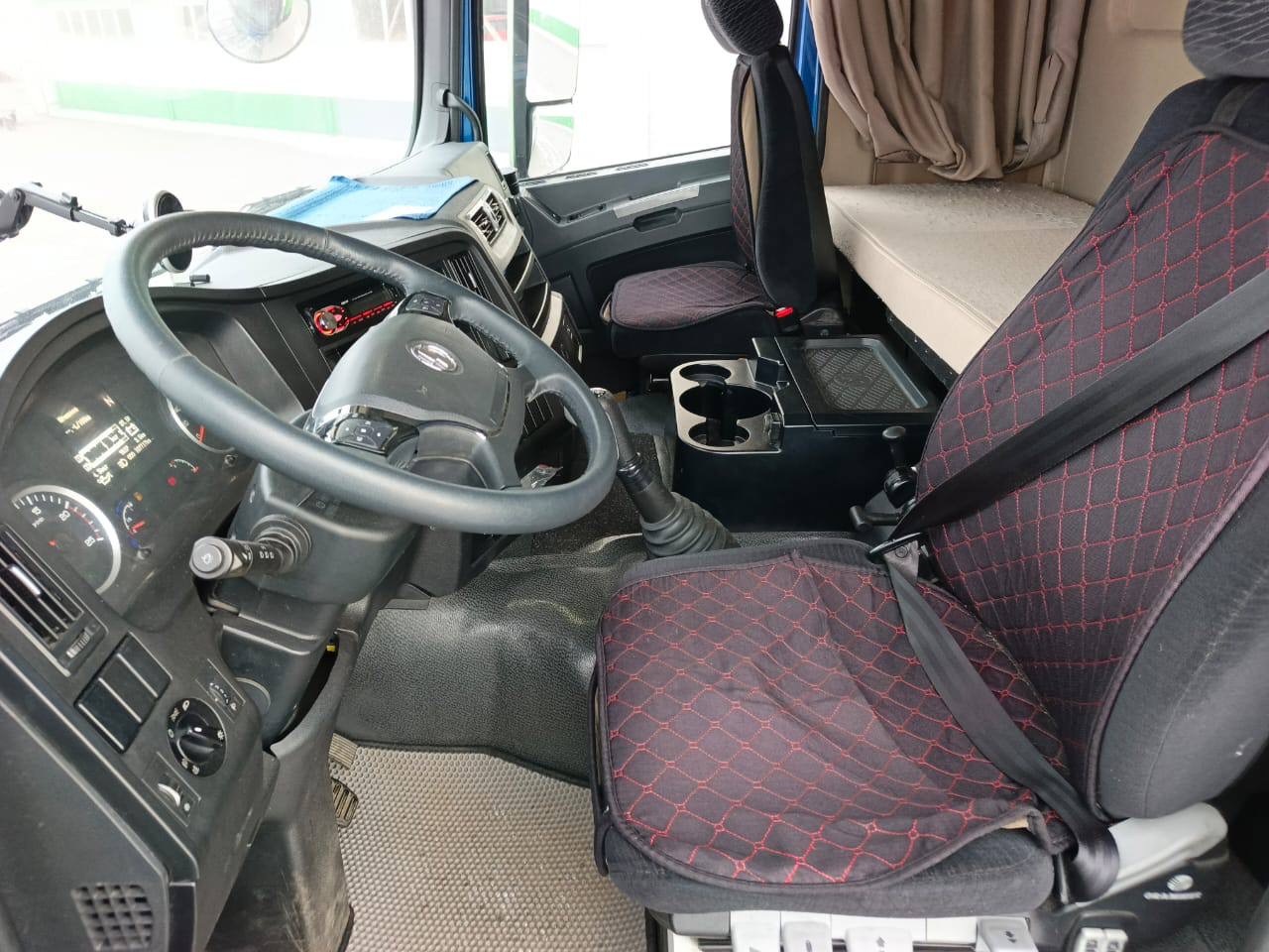 Shacman (Shaanxi) SX* 6x4 Седельный тягач 2022 г. - фото 9