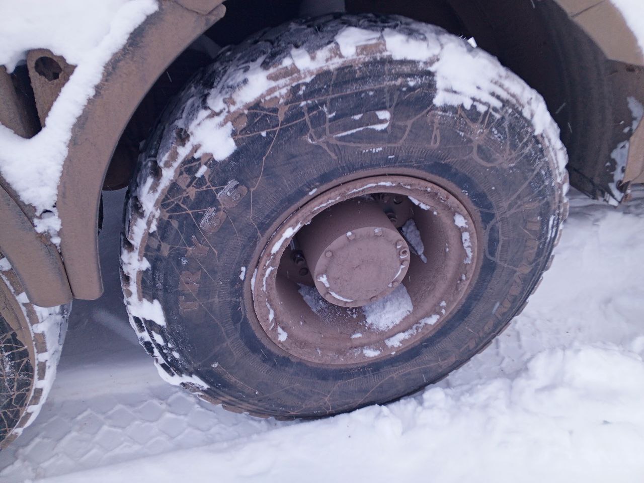 Shacman (Shaanxi) SX* 6x6 Седельный тягач 2023 г. - фото 8