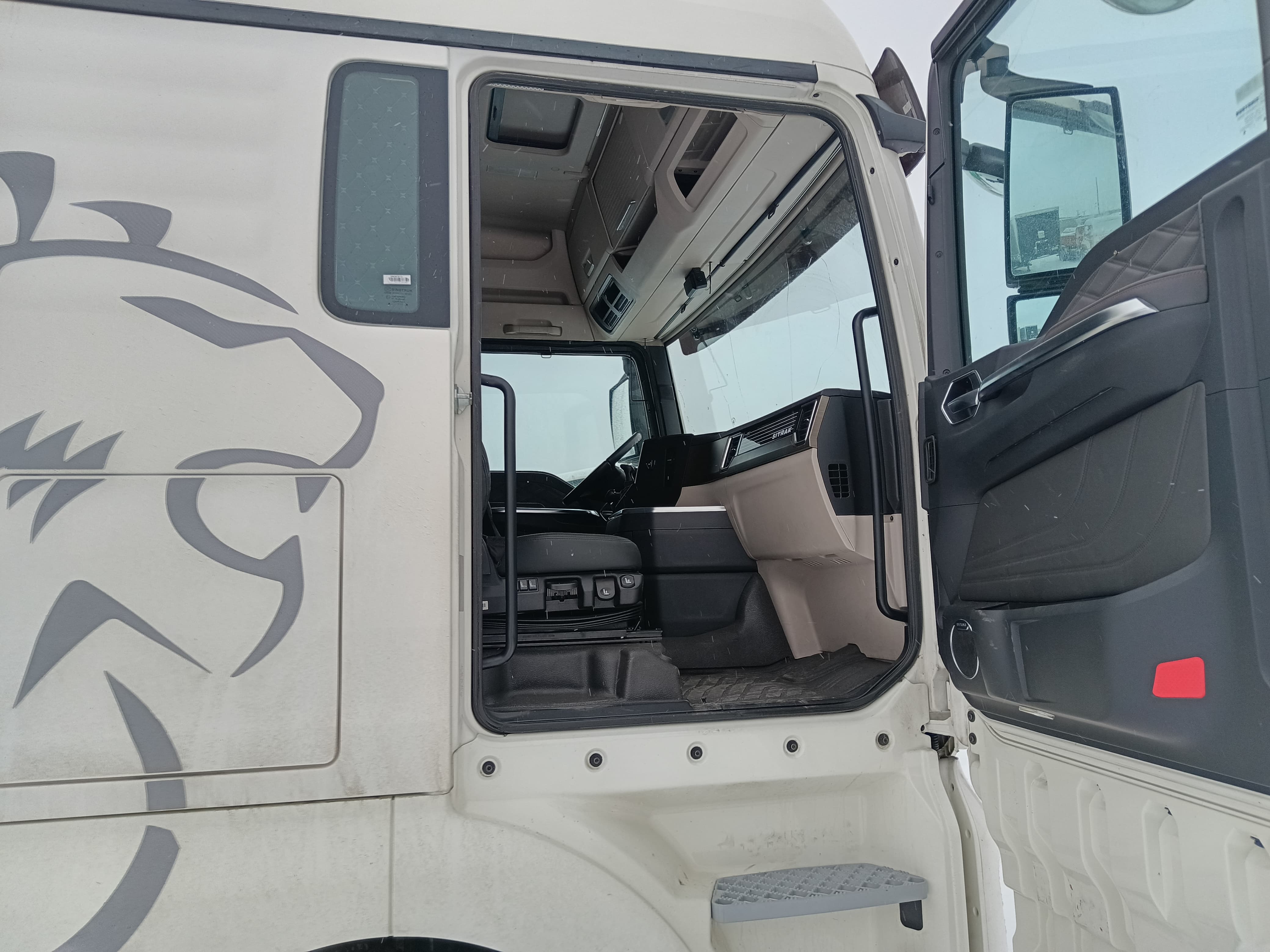 SITRAK C7H MAX 4x2 Седельный тягач 2023 г. - фото 10