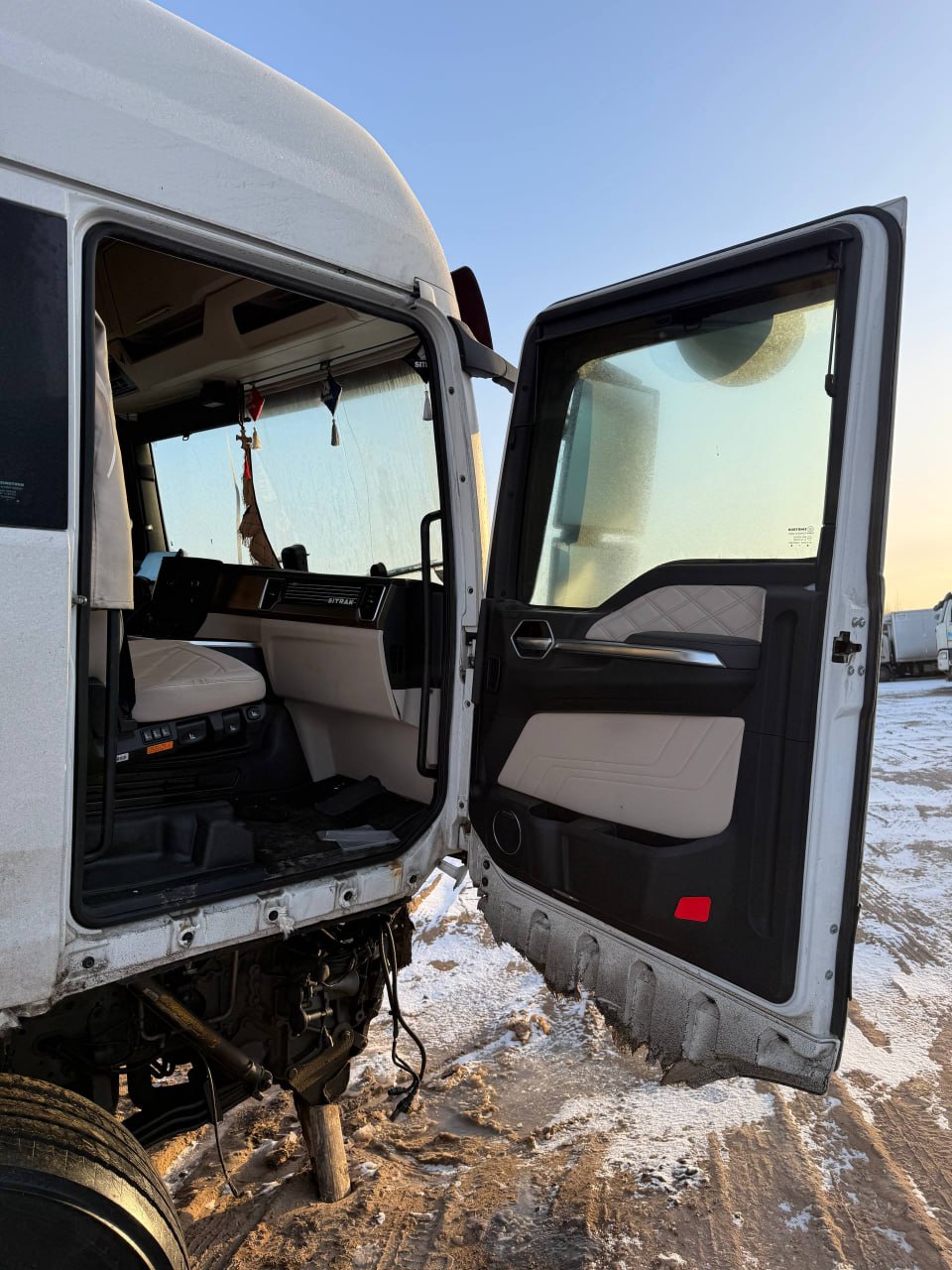 SITRAK C7H 4x2 Седельный тягач 2023 г. - фото 8