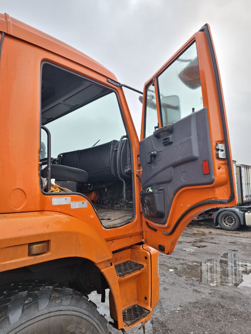 КамАЗ 43118 6x6 Бортовой с КМУ 2024 г. - фото 11