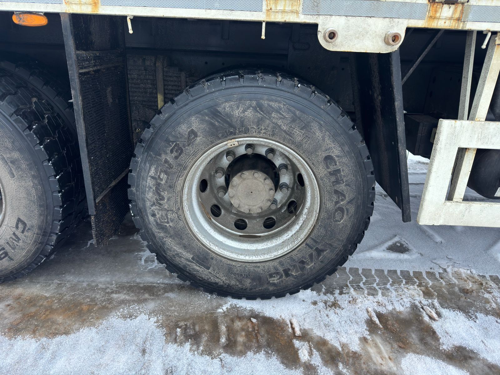 FAW J6 6x4 Бортовой с КМУ 2024 г. - фото 14