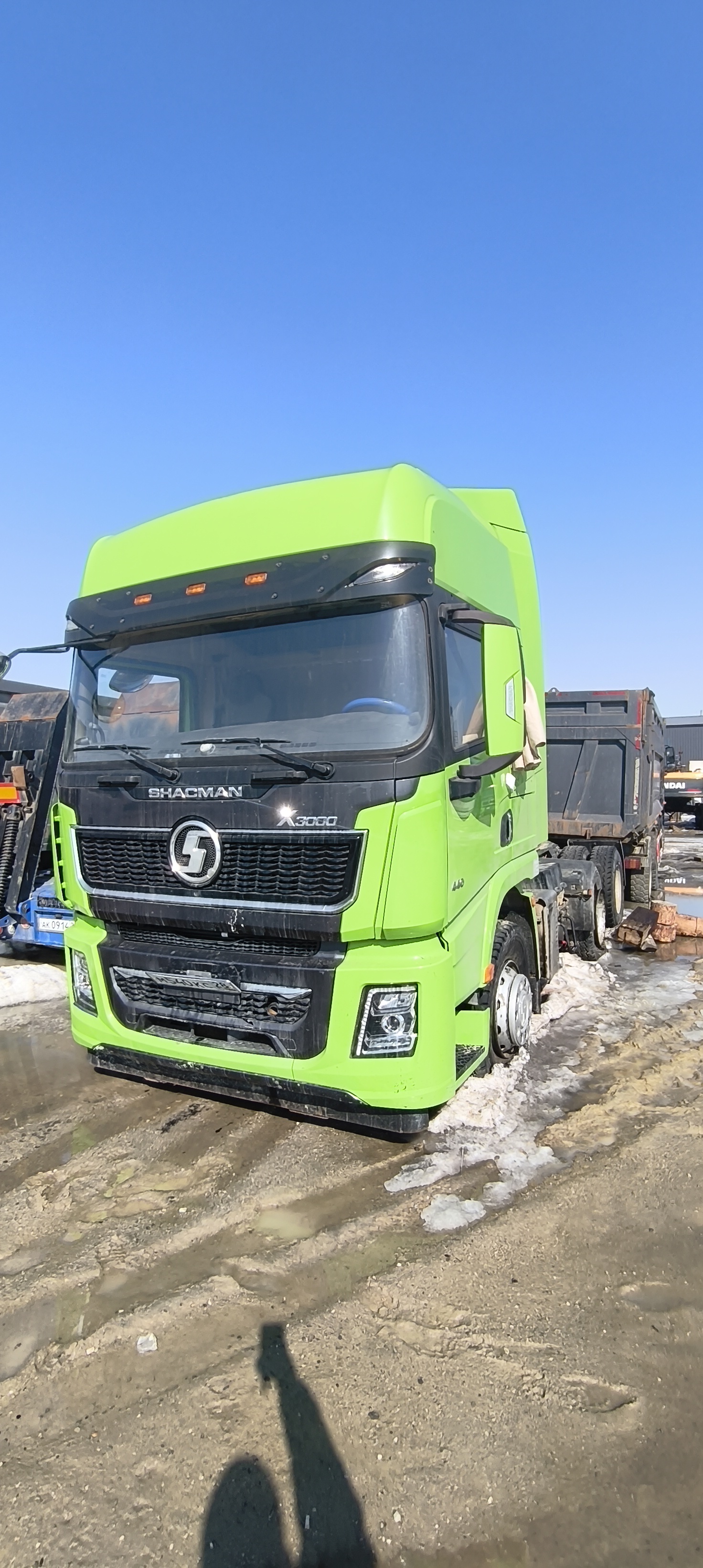 Shacman (Shaanxi) SX* 6x4 Седельный тягач 2023 г. - фото 3