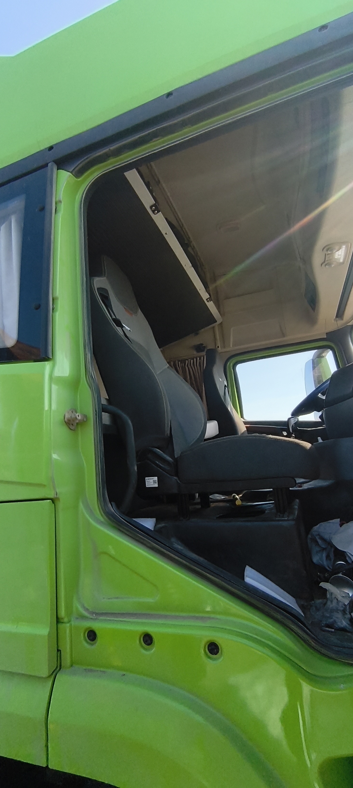 Shacman (Shaanxi) SX* 6x4 Седельный тягач 2023 г. - фото 7