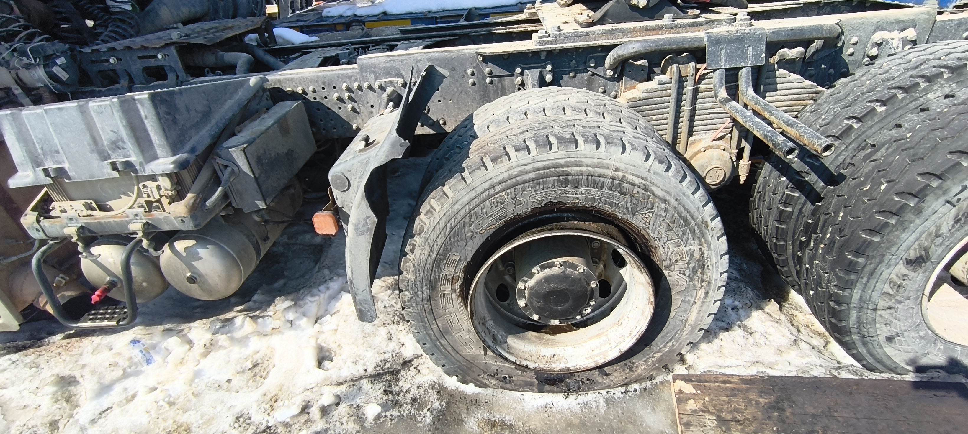 Shacman (Shaanxi) SX* 6x4 Седельный тягач 2023 г. - фото 9