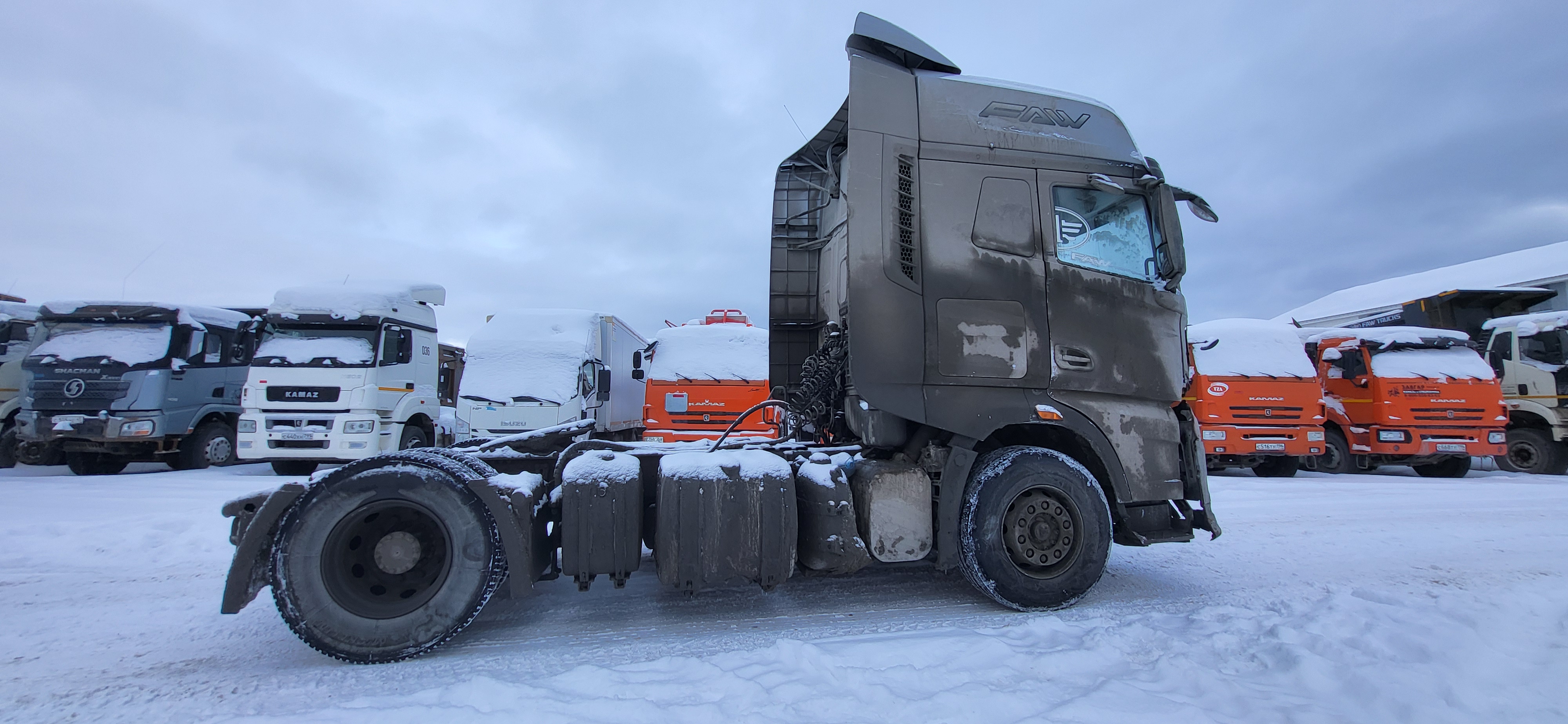 FAW J7 4x2 Седельный тягач 2023 г. - фото 6