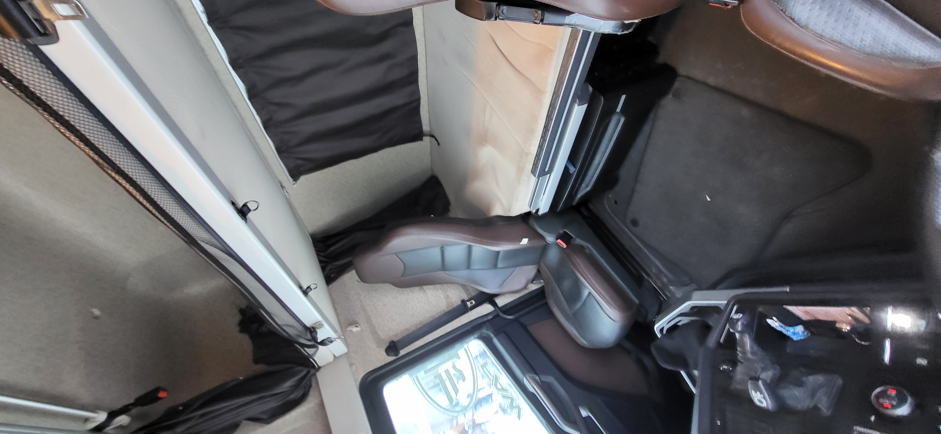 FAW J7 4x2 Седельный тягач 2023 г. - фото 11