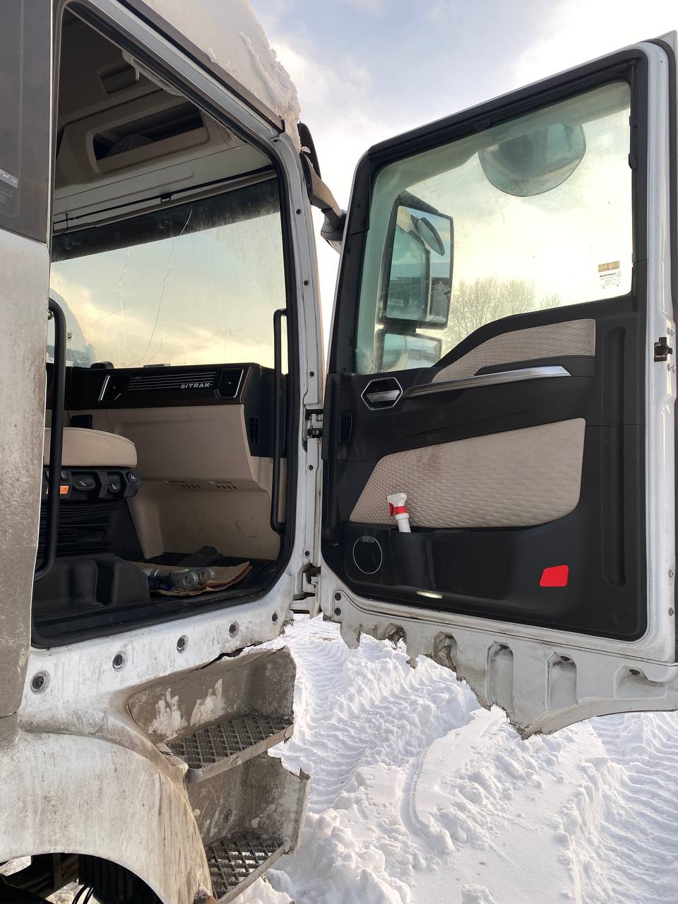 SITRAK C7H MAX 4x2 Седельный тягач 2023 г. - фото 9