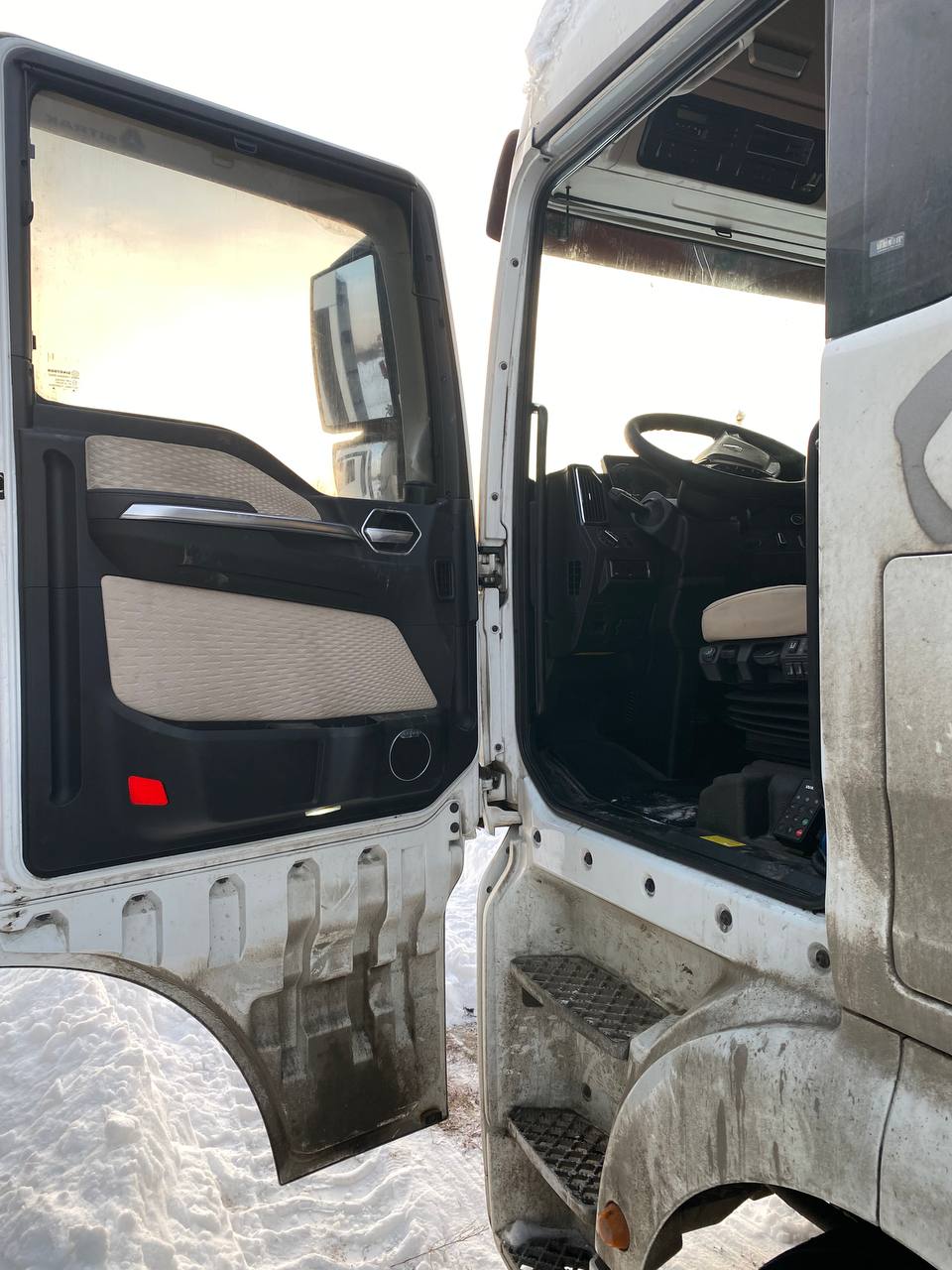 SITRAK C7H MAX 4x2 Седельный тягач 2023 г. - фото 10