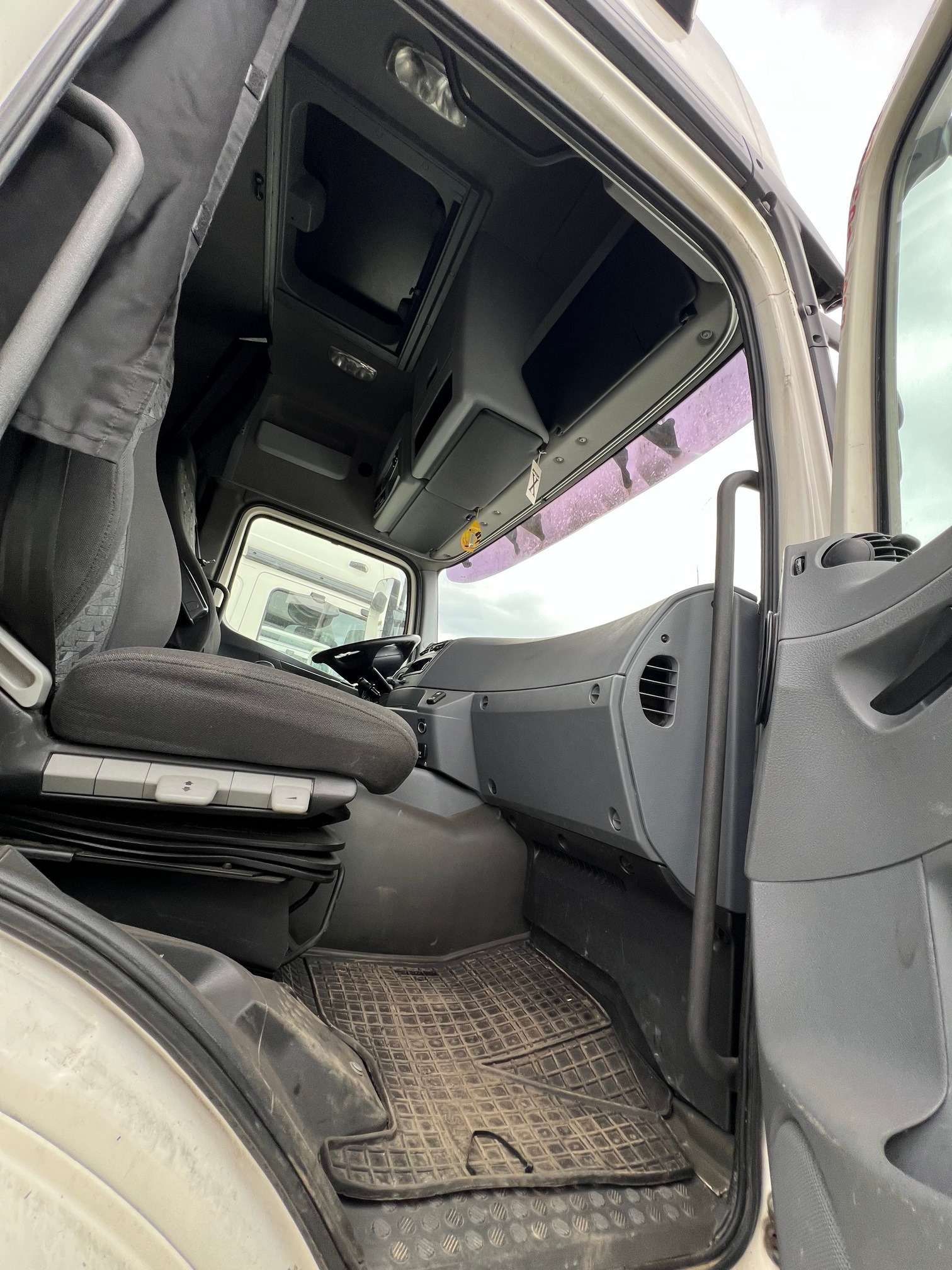 Седельный тягач КАМАЗ 5490-80802-90(5P) (СПГ) 2021 г. - фото 2