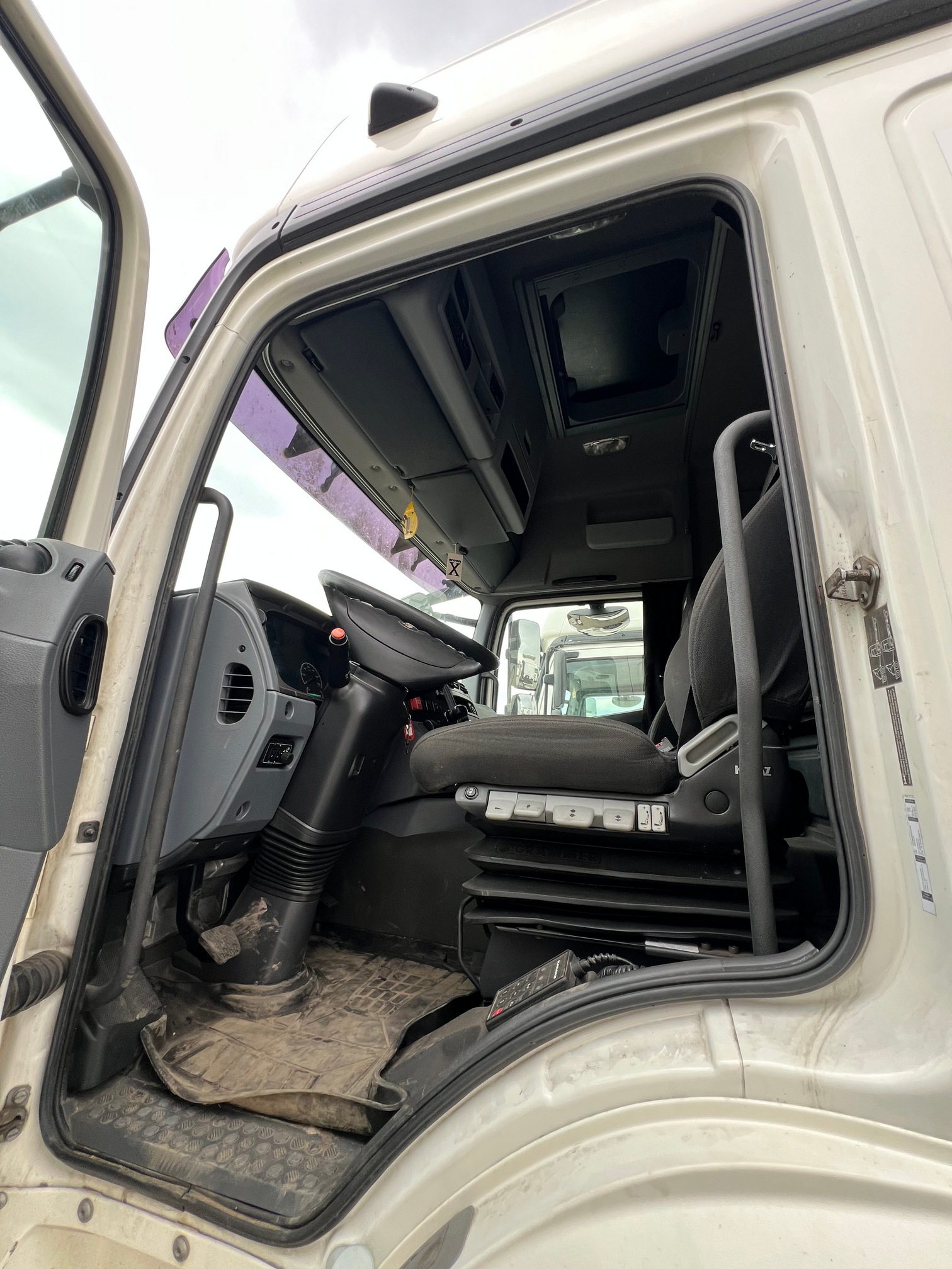 Седельный тягач КАМАЗ 5490-80802-90(5P) (СПГ) 2021 г. - фото 15