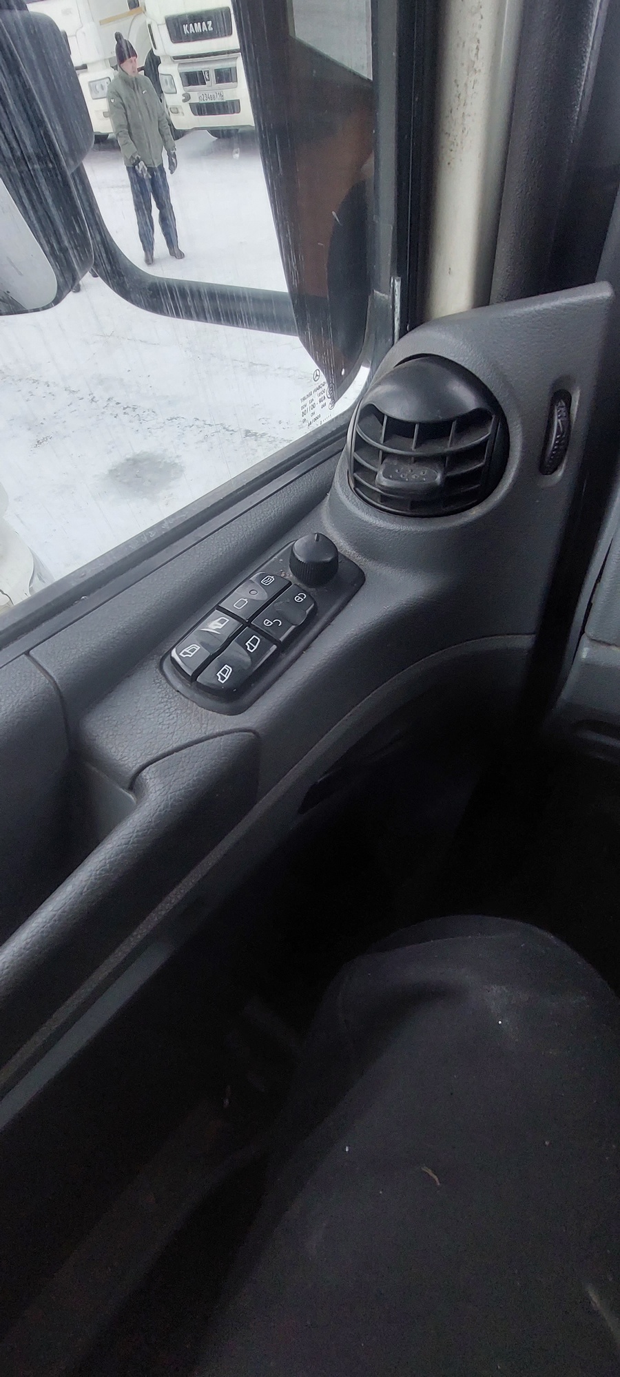 Седельный тягач КАМАЗ 5490-801-DC (газодизель) 2021 г. - фото 27