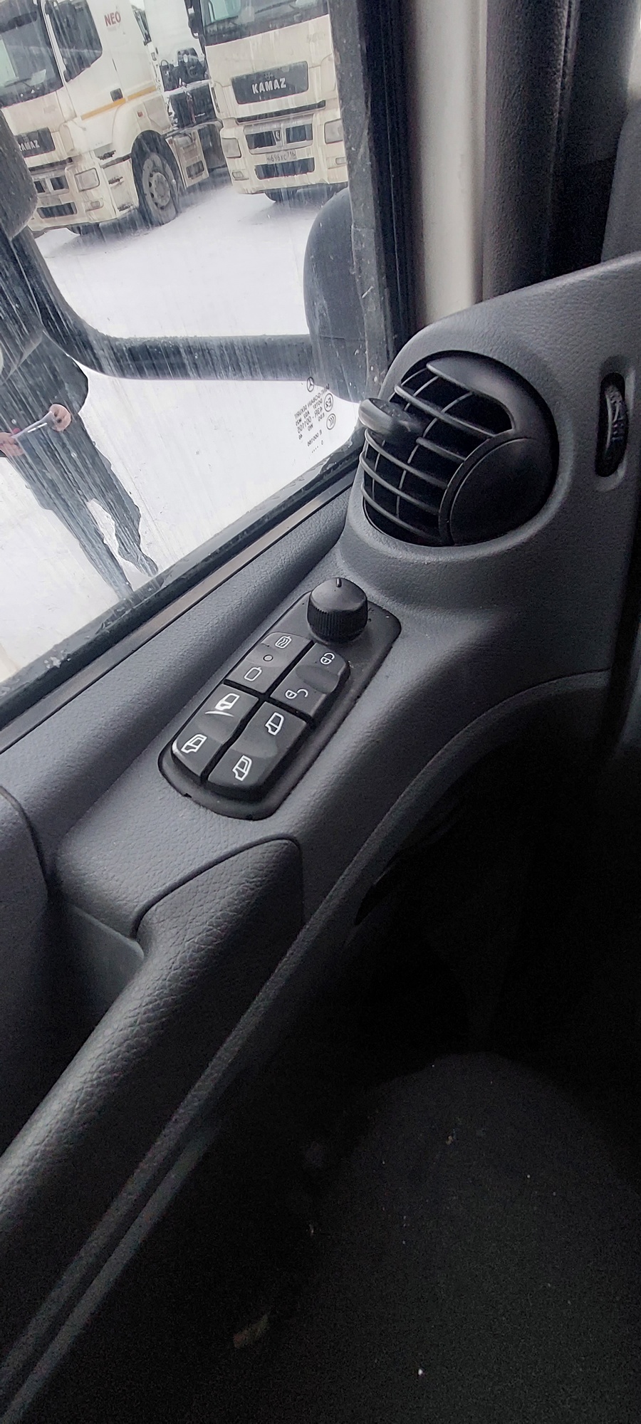 Седельный тягач КАМАЗ 5490-801-DC (газодизель) 2021 г. - фото 31