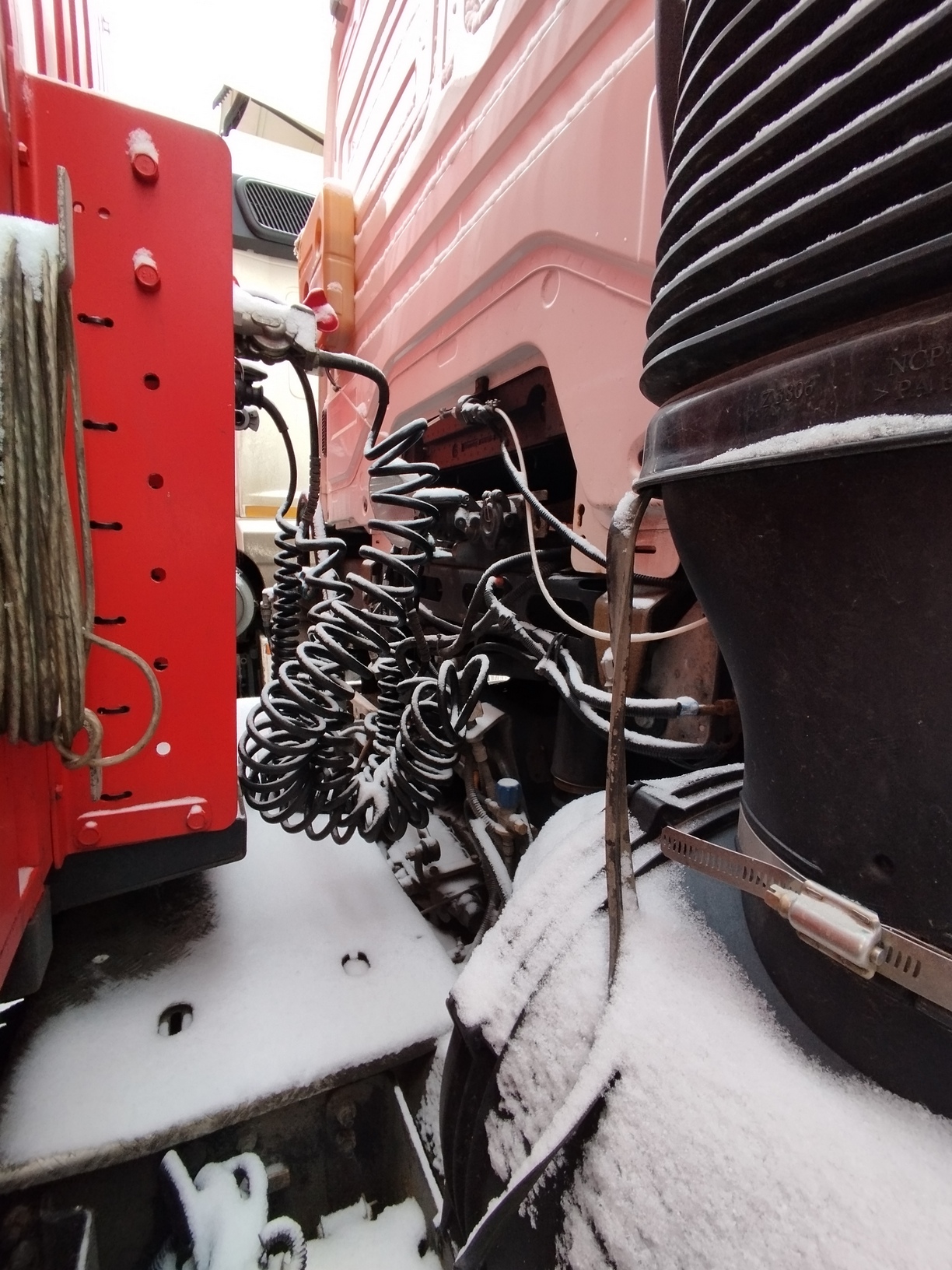 Седельный тягач КАМАЗ 5490-801-DC (газодизель) 2021 г. - фото 22