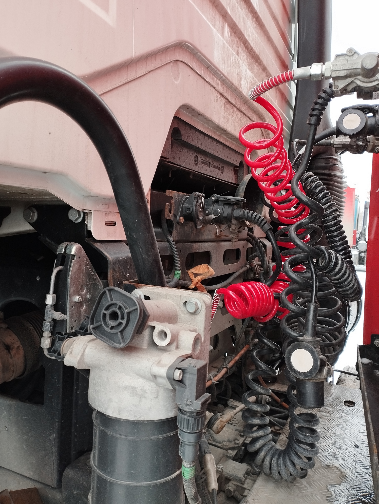 Седельный тягач КАМАЗ 5490-801-DC (газодизель) 2021 г. - фото 32