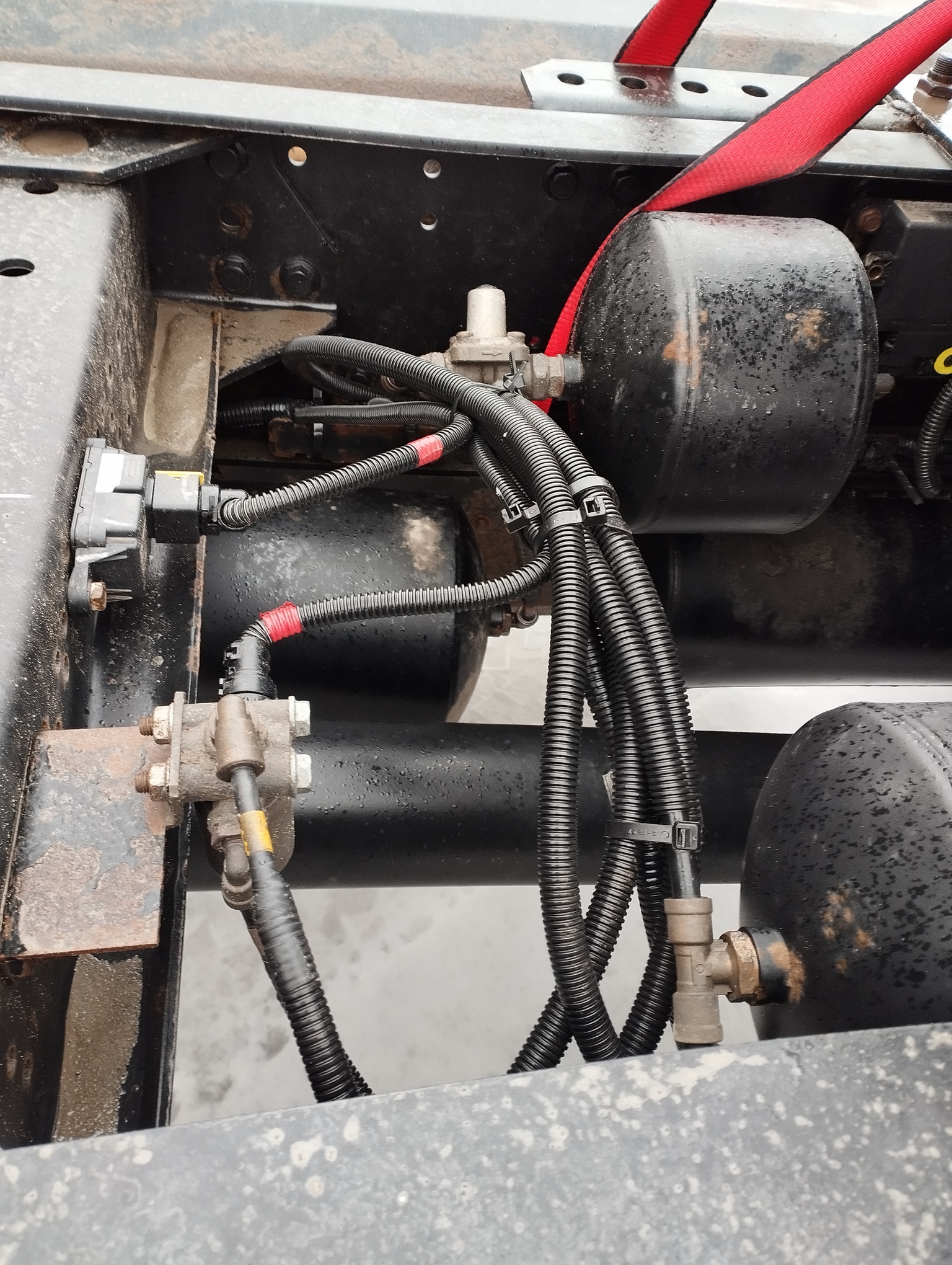 Седельный тягач КАМАЗ 5490-801-DC (газодизель) 2021 г. - фото 32