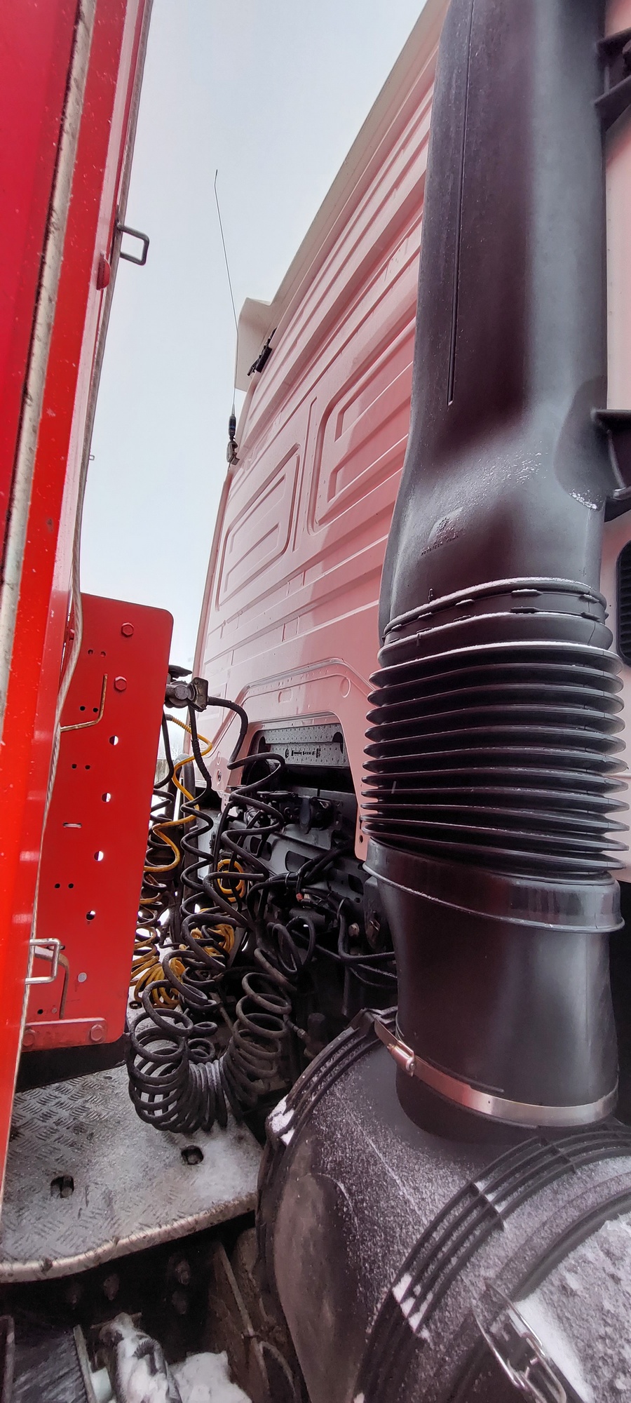 Седельный тягач КАМАЗ 5490-801-DC (газодизель) 2021 г. - фото 18