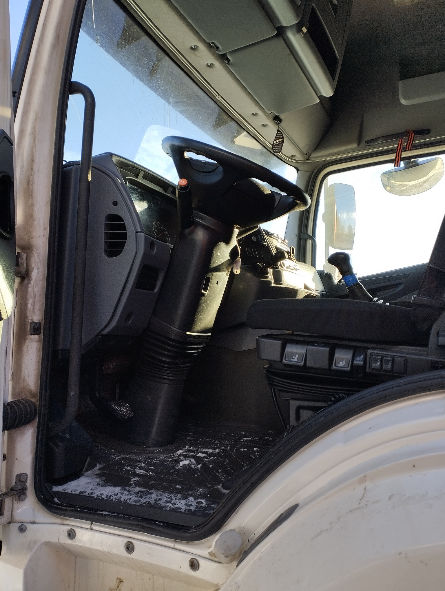 Седельный тягач КАМАЗ 5490-801-DC (газодизель) 2021 г. - фото 31