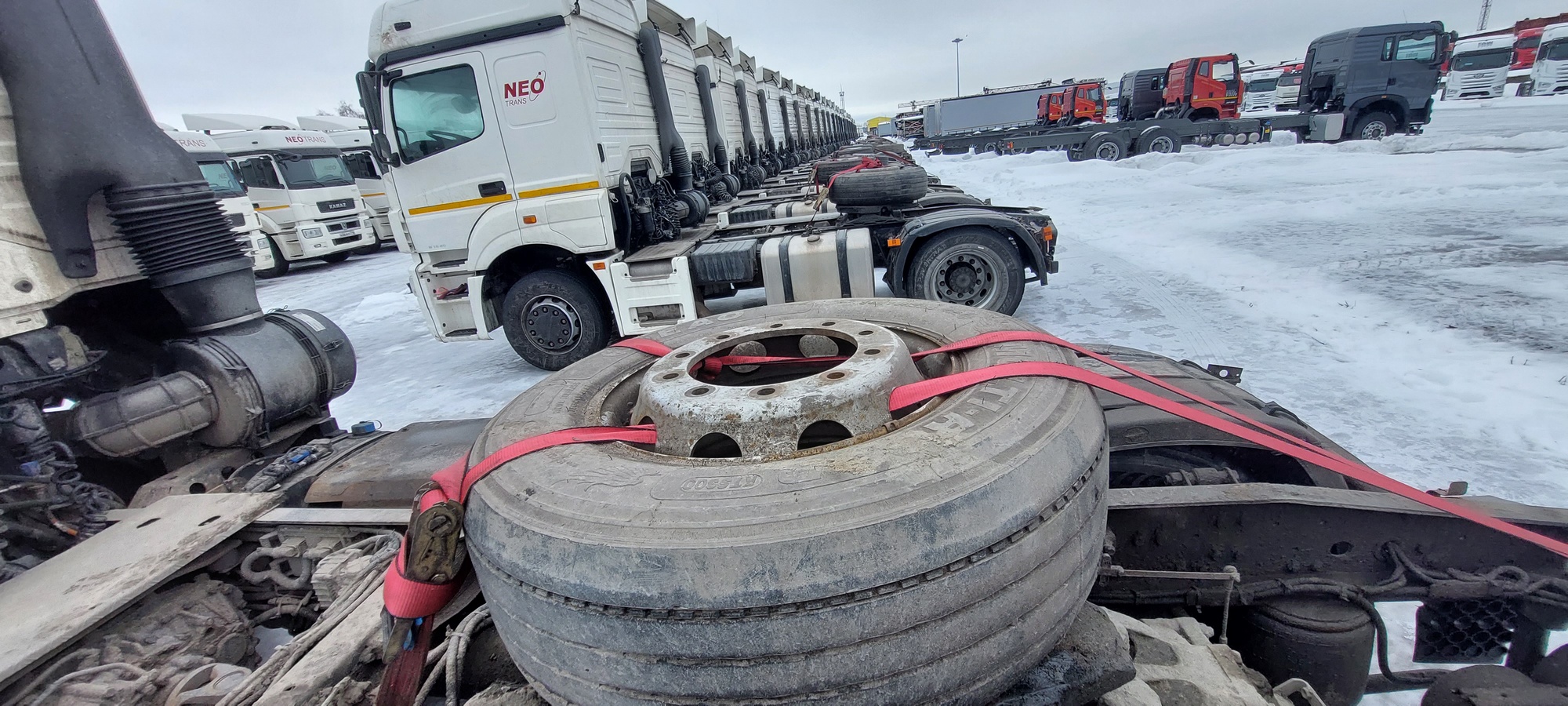 Седельный тягач КАМАЗ 5490-801-DC (газодизель) 2021 г. - фото 17