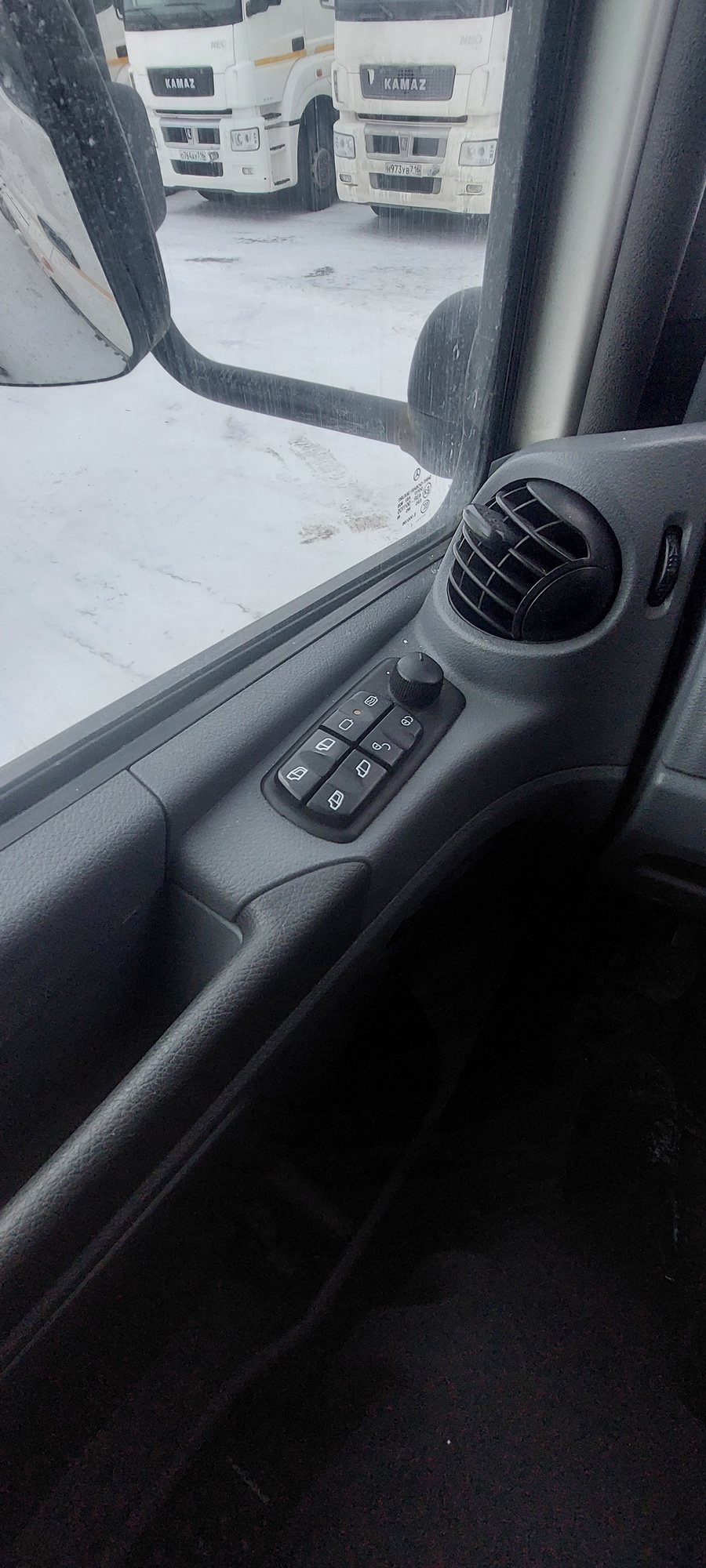 Седельный тягач КАМАЗ 5490-801-DC (газодизель) 2021 г. - фото 30