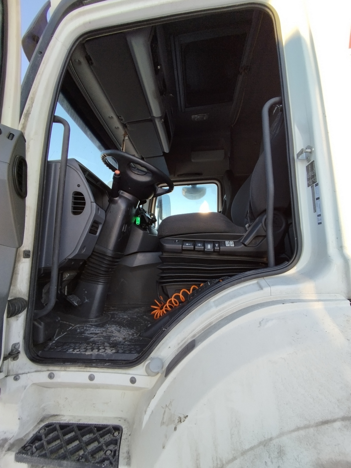 Седельный тягач КАМАЗ 5490-801-DC (газодизель) 2021 г. - фото 33