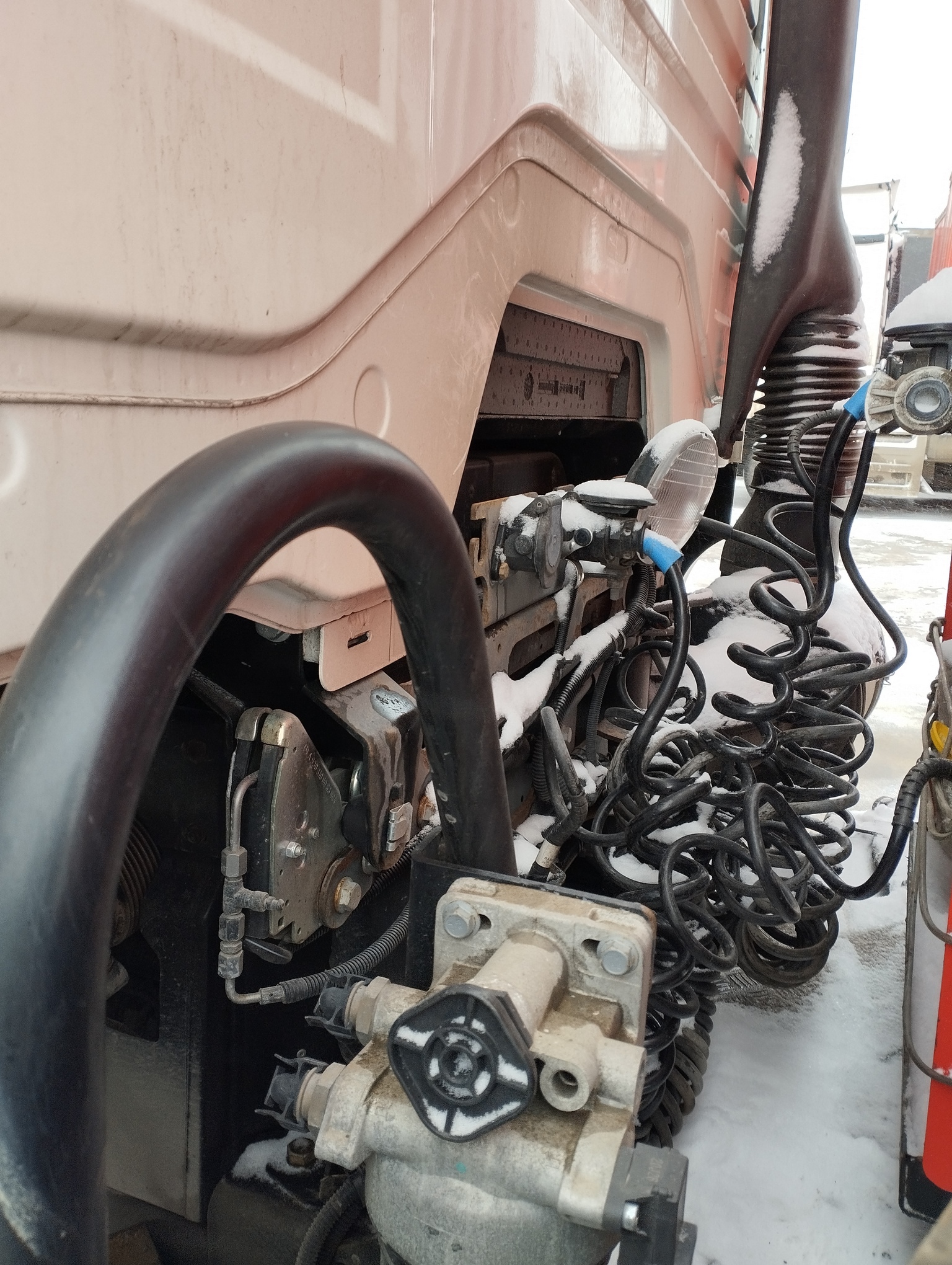 Седельный тягач КАМАЗ 5490-801-DC (газодизель) 2021 г. - фото 80