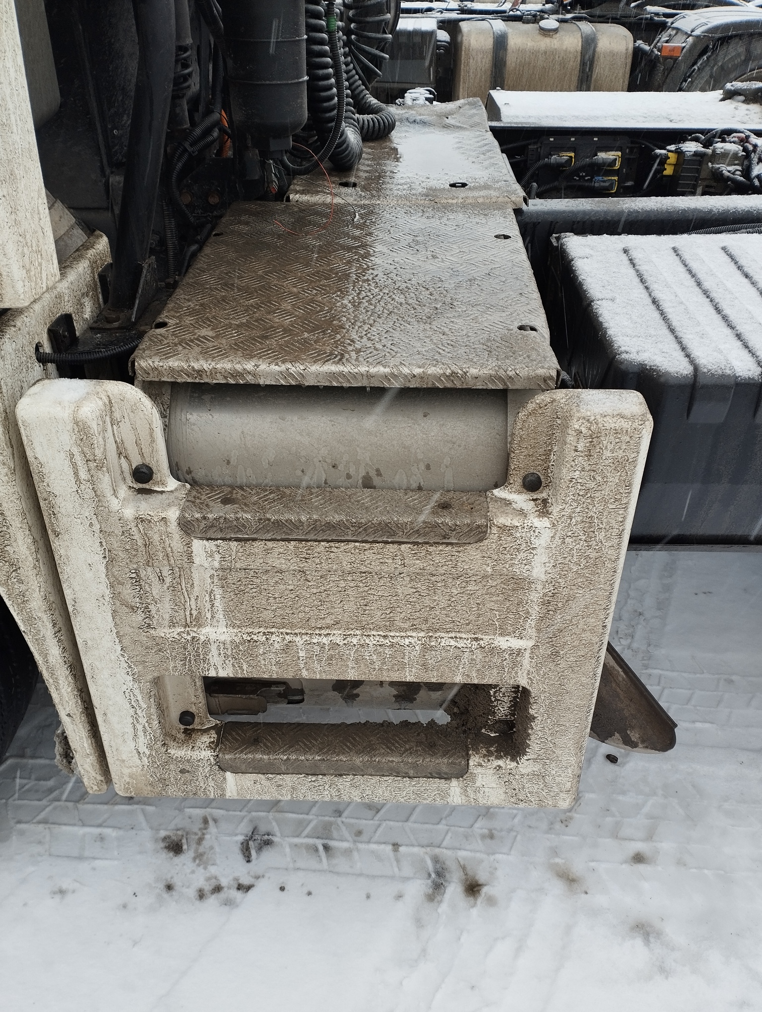 Седельный тягач КАМАЗ 5490-801-DC (газодизель) 2021 г. - фото 32