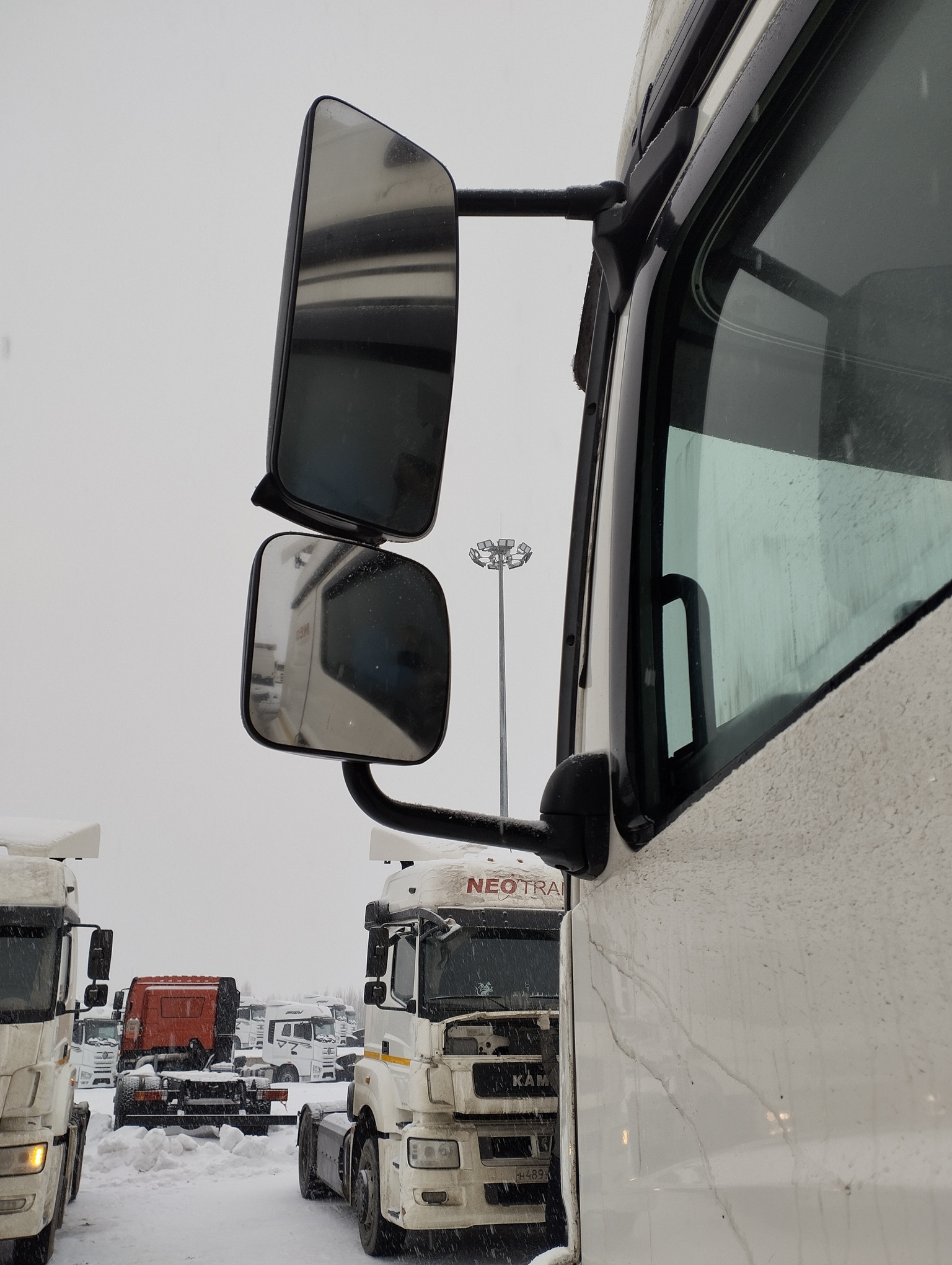 Седельный тягач КАМАЗ 5490-801-DC (газодизель) 2021 г. - фото 40