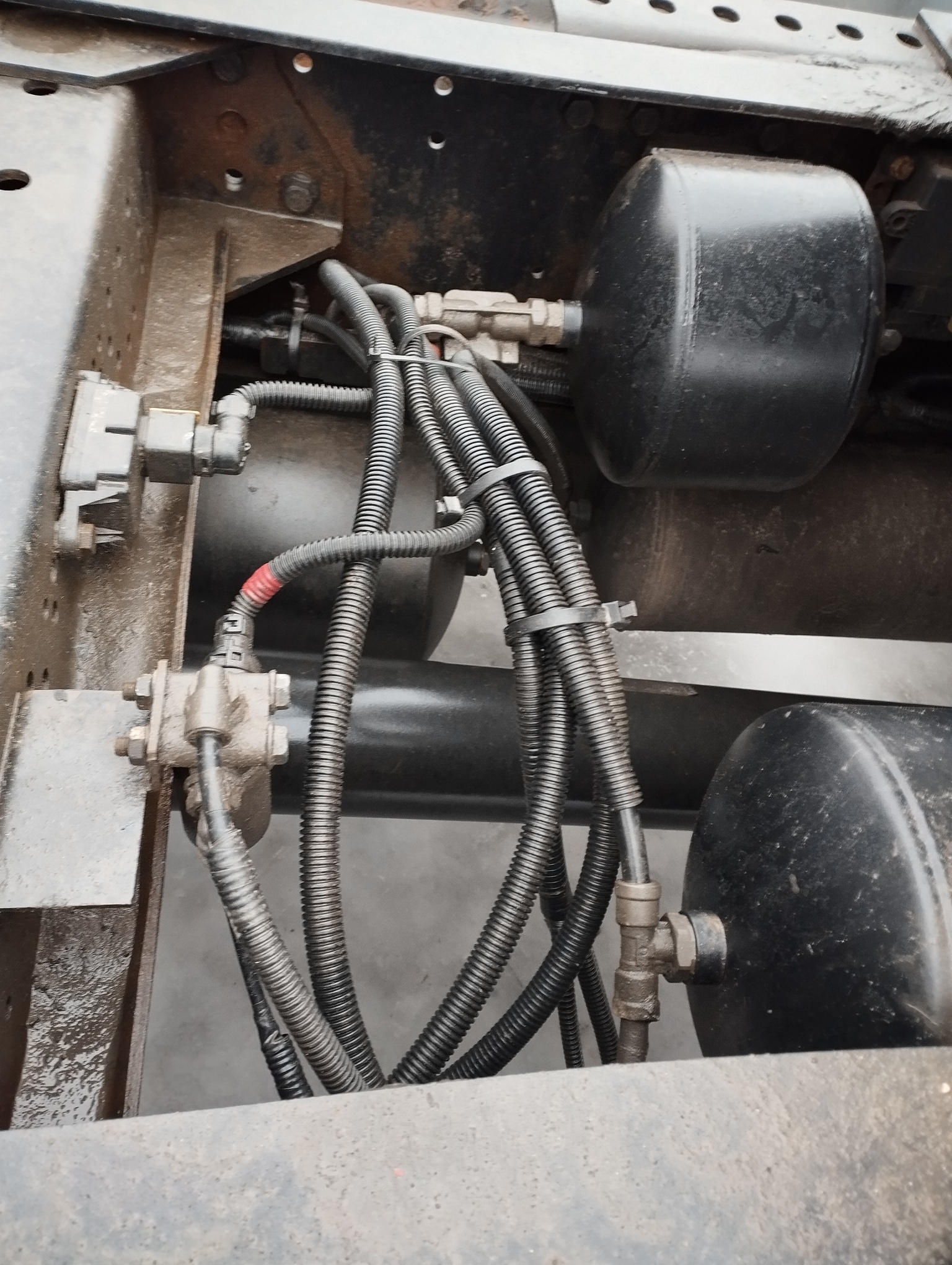 Седельный тягач КАМАЗ 5490-801-DC (газодизель) 2021 г. - фото 36