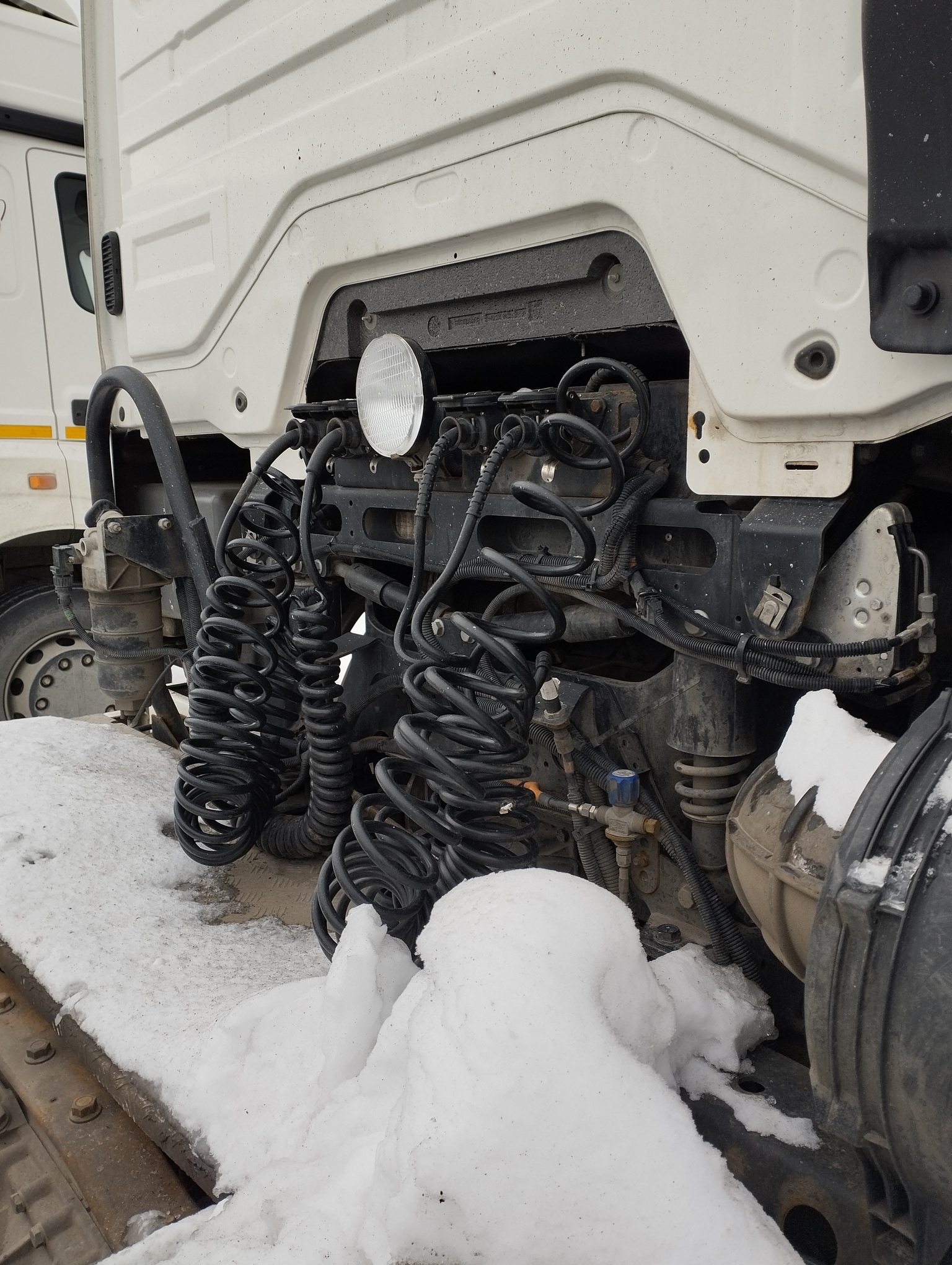 Седельный тягач КАМАЗ 5490-801-DC (газодизель) 2021 г. - фото 19