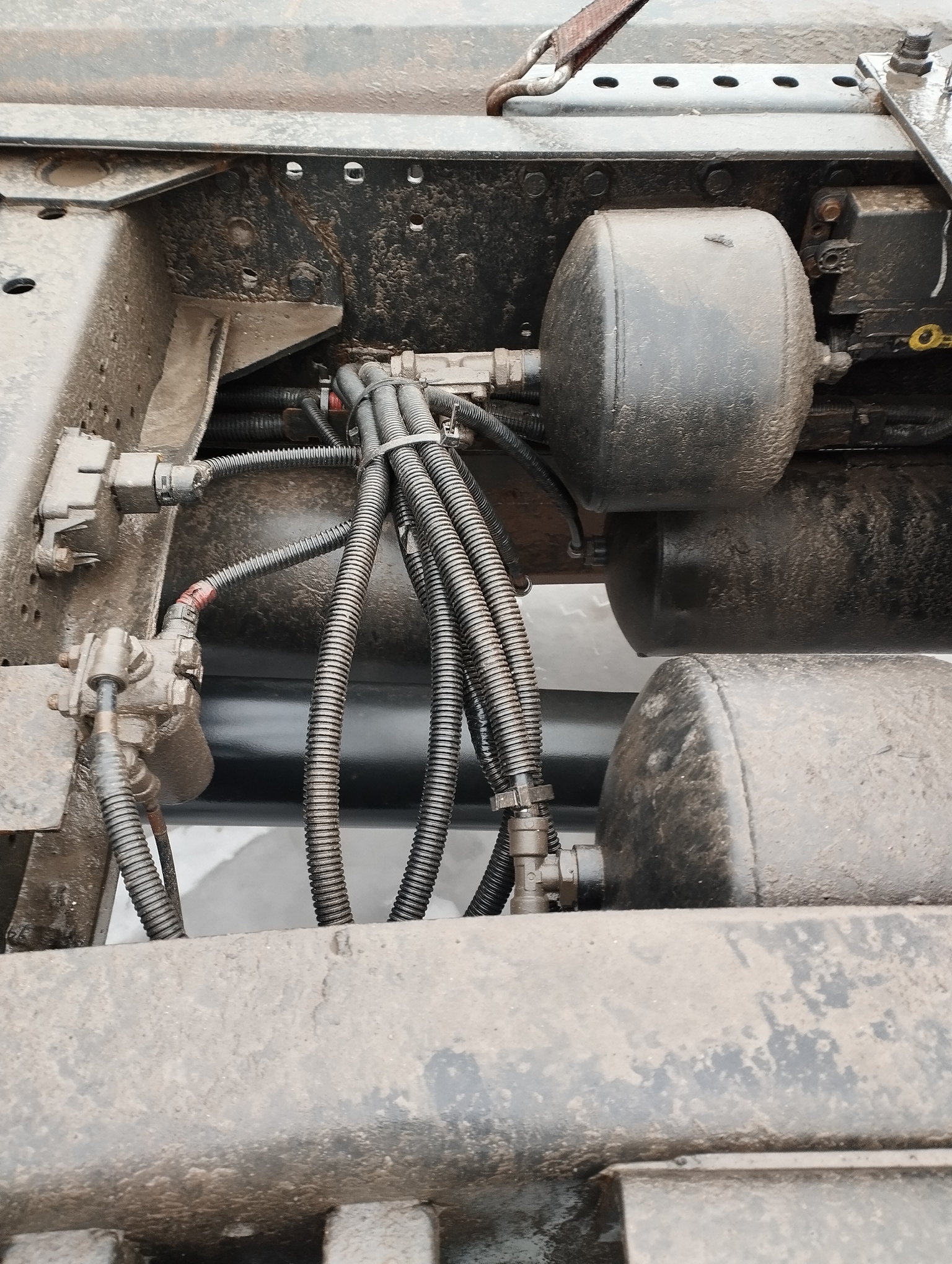 Седельный тягач КАМАЗ 5490-801-DC (газодизель) 2021 г. - фото 40