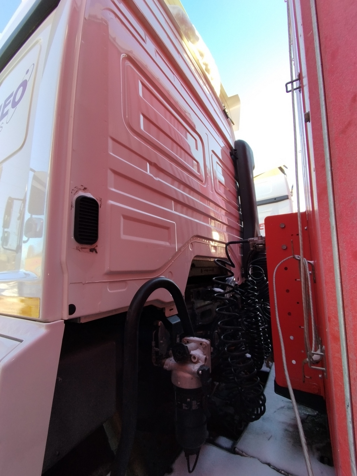 Седельный тягач КАМАЗ 5490-801-DC (газодизель) 2021 г. - фото 30