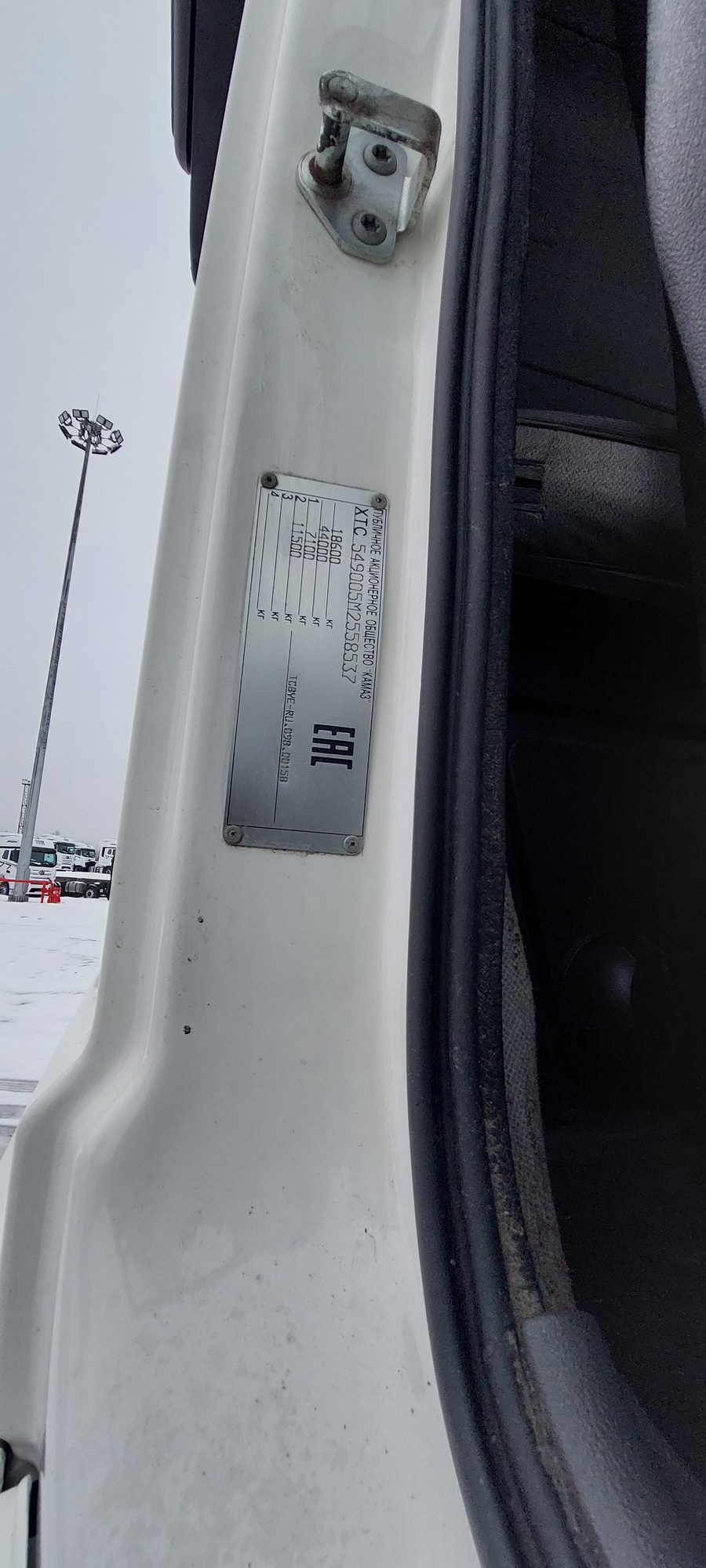 Седельный тягач КАМАЗ 5490-801-DC (газодизель) 2021 г. - фото 8