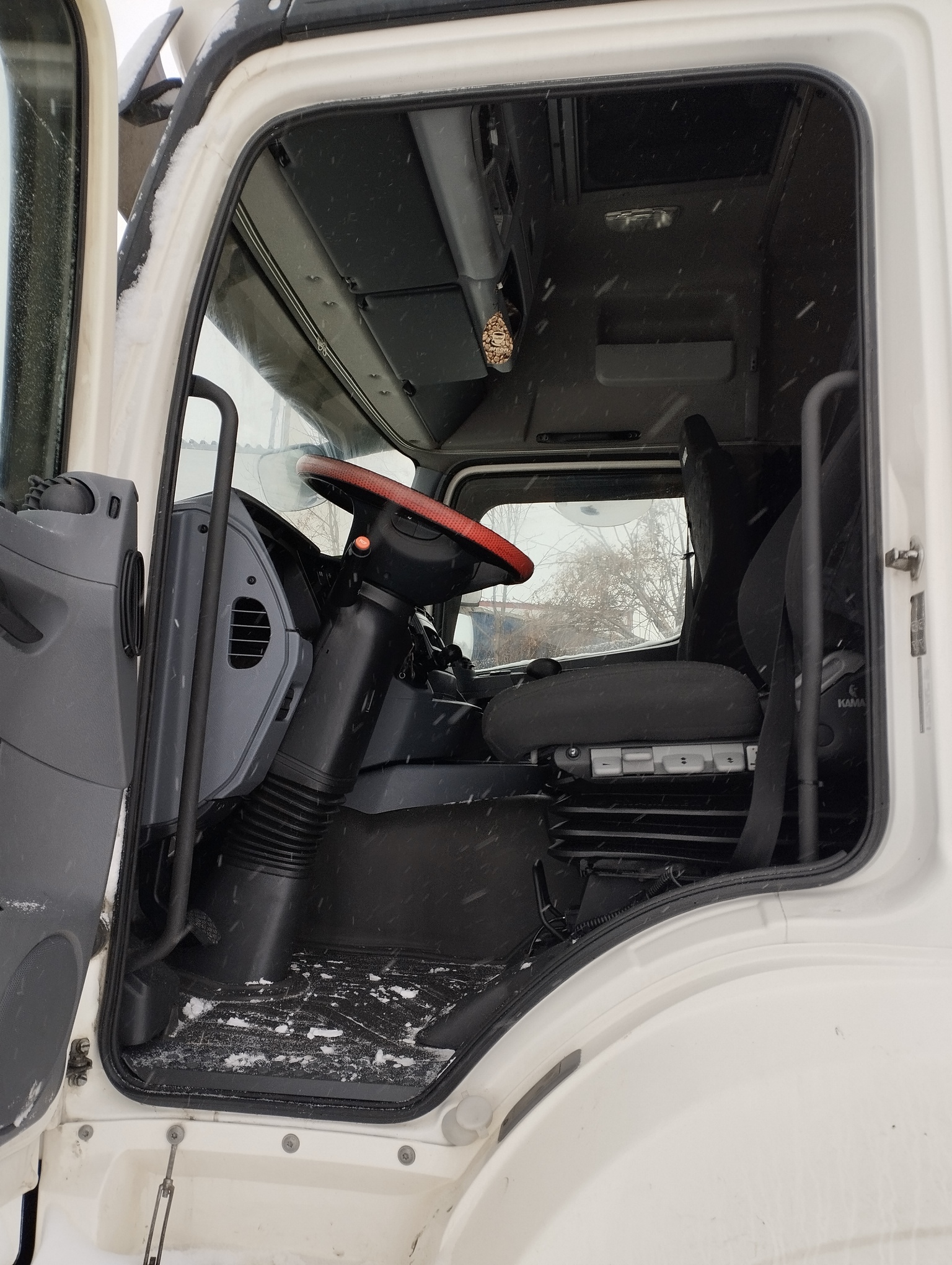 Седельный тягач КАМАЗ 5490-801-DC (газодизель) 2021 г. - фото 39