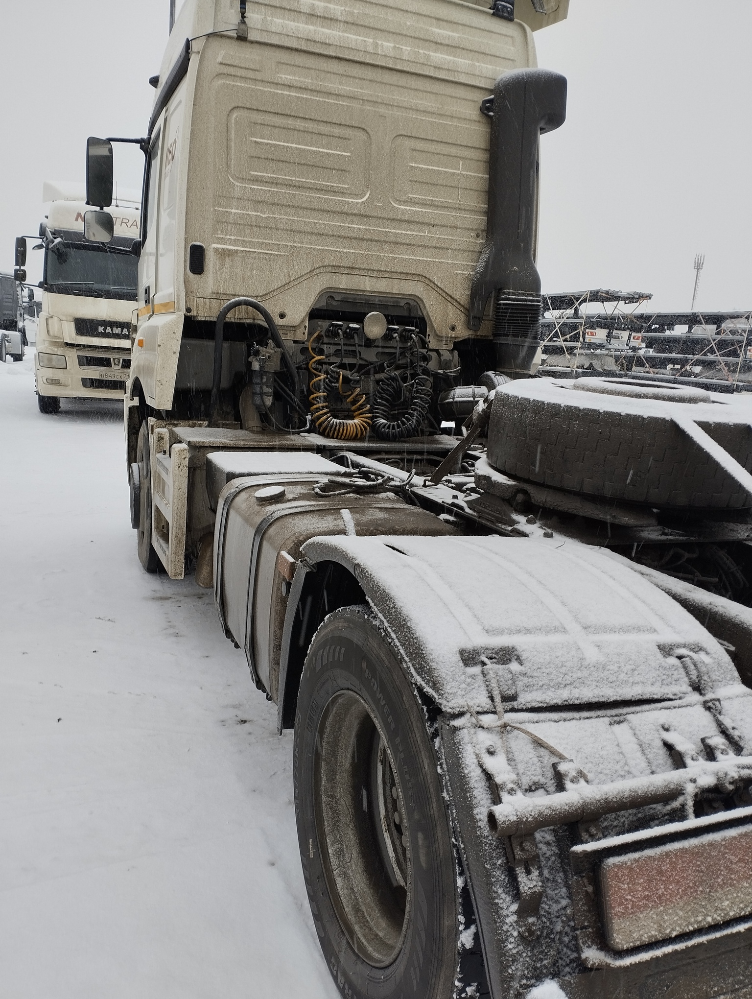 Седельный тягач КАМАЗ 5490-801-DC (газодизель) 2021 г. - фото 28