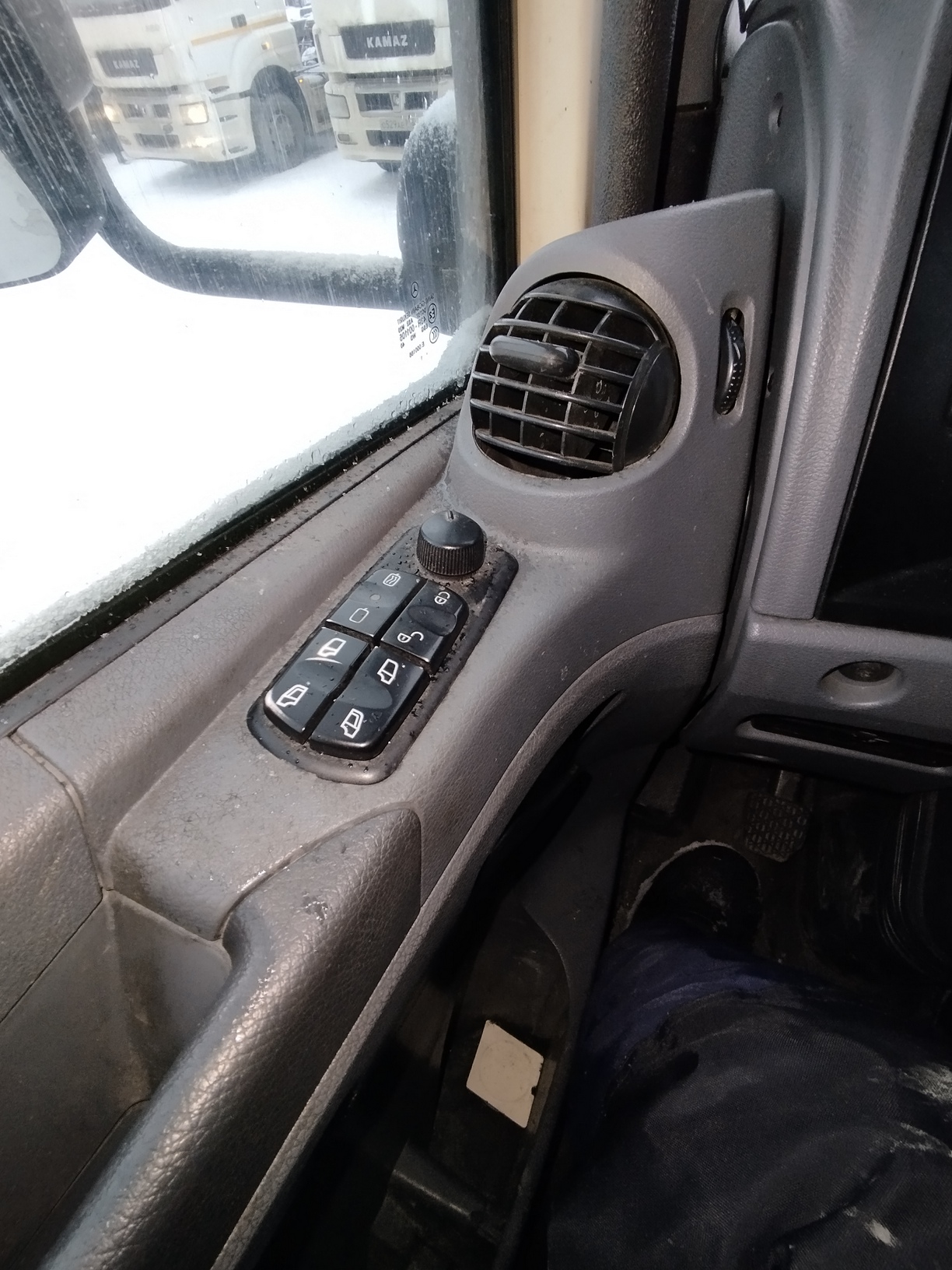 Седельный тягач КАМАЗ 5490-801-DC (газодизель) 2021 г. - фото 47